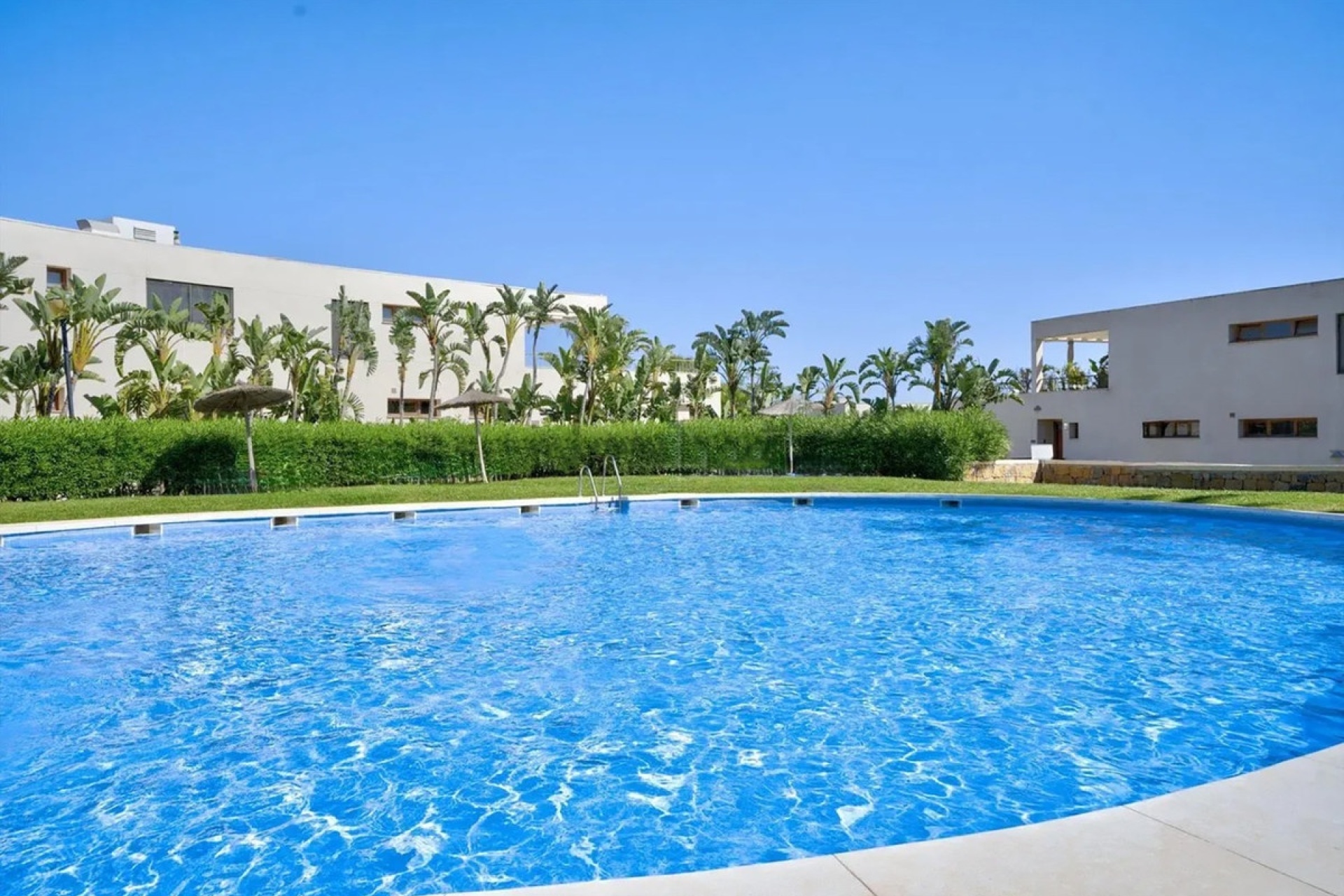 Resale - apartment - Marbella - Altos de los Monteros