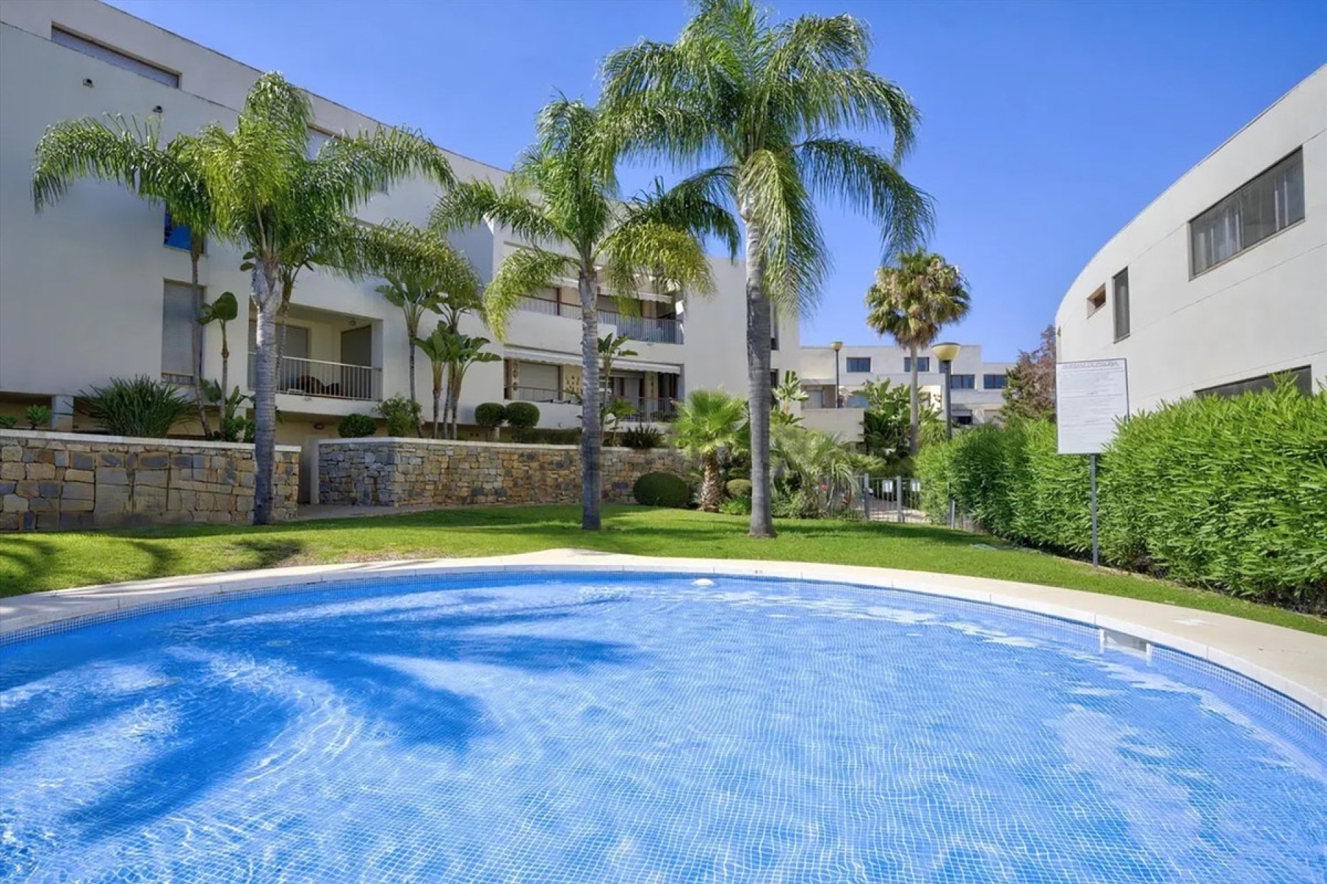 Resale - apartment - Marbella - Altos de los Monteros