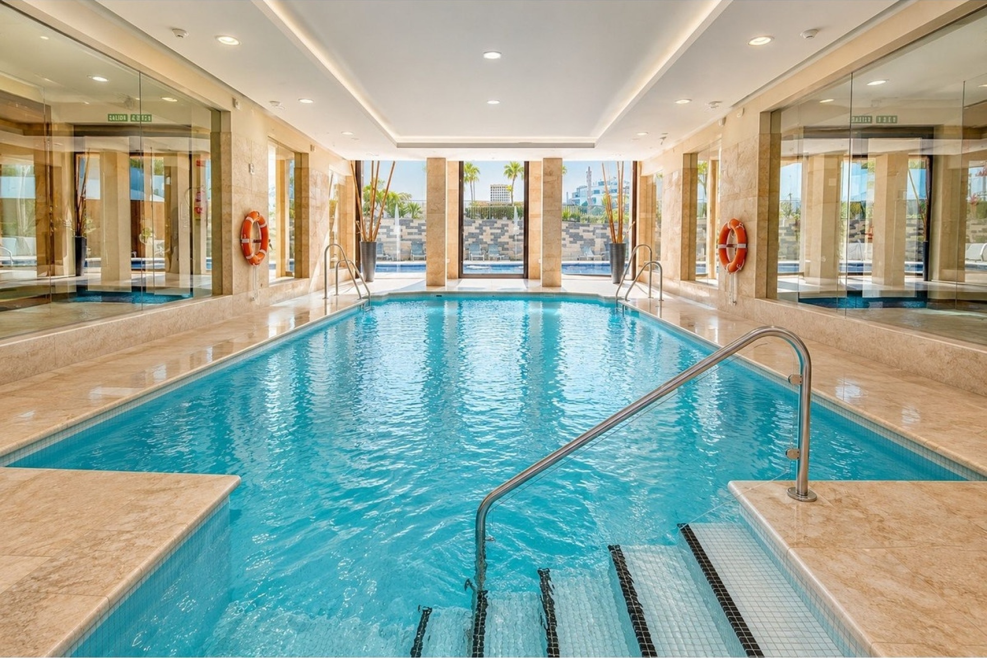 Resale - apartment - Marbella - Altos de los Monteros