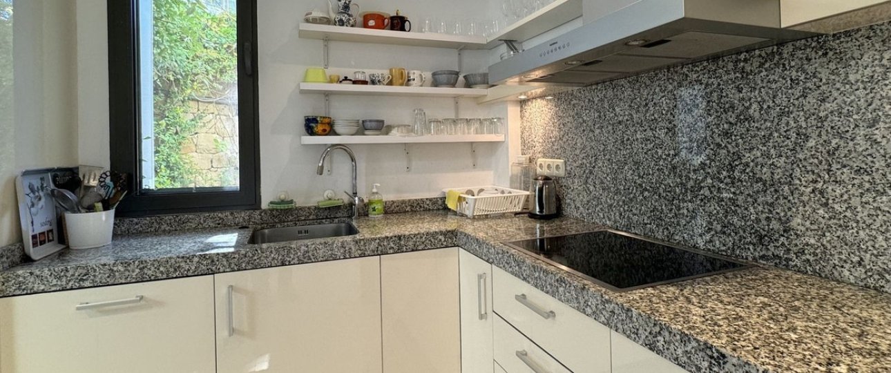 Resale - apartment - Marbella - Altos de los Monteros