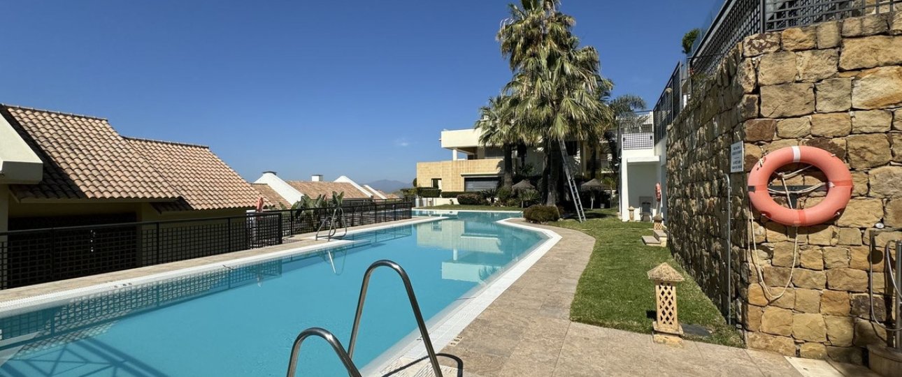Resale - apartment - Marbella - Altos de los Monteros