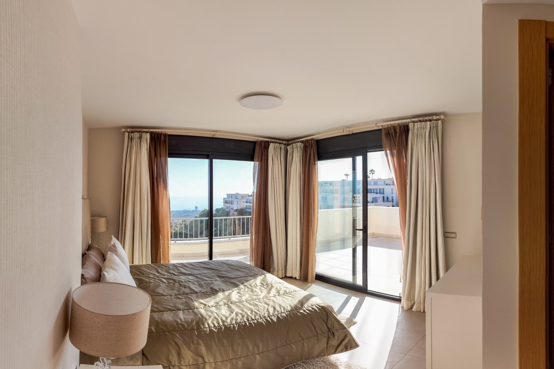 Resale - apartment - Marbella - Altos de los Monteros