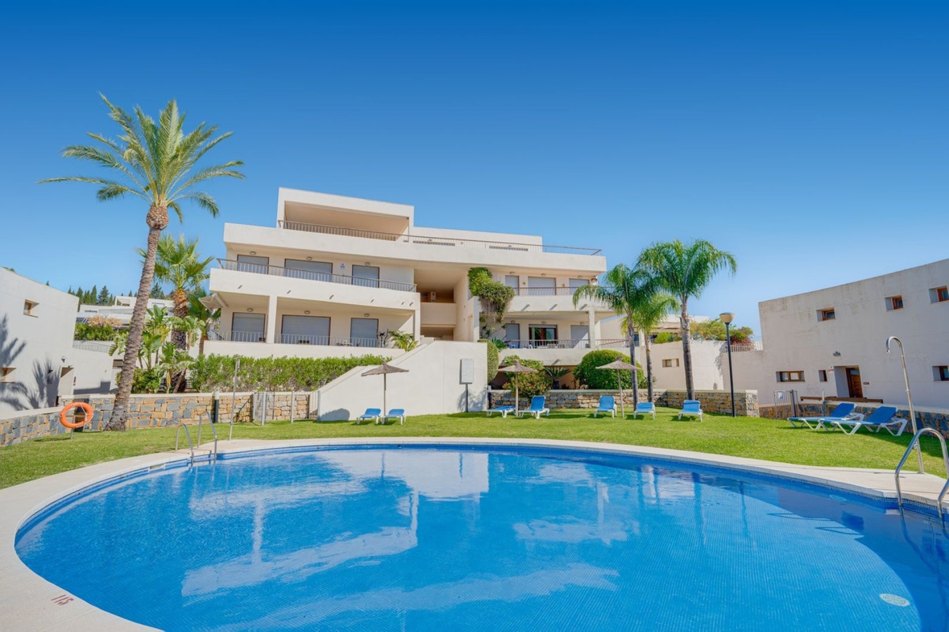 Resale - apartment - Marbella - Altos de los Monteros