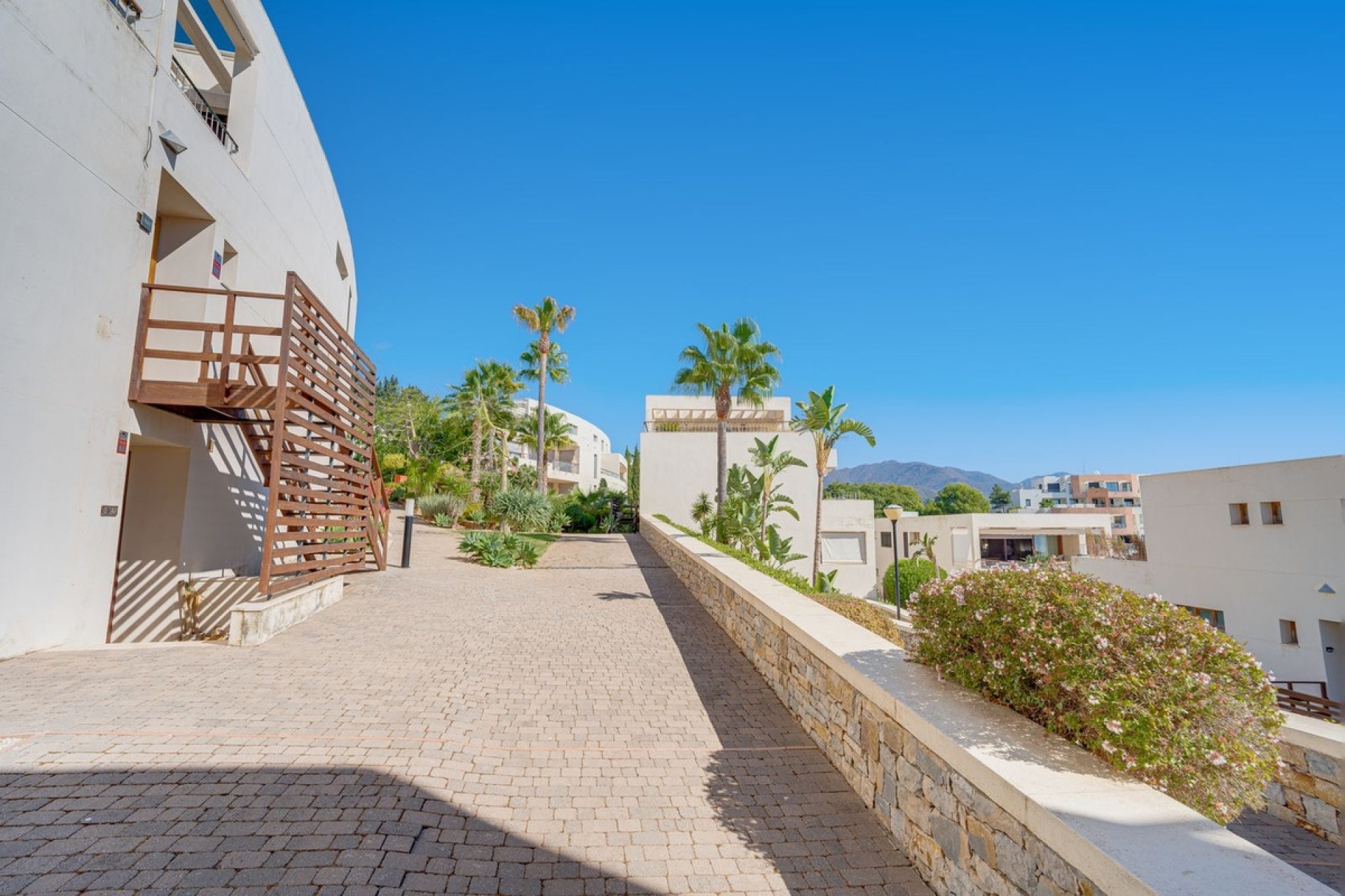 Resale - apartment - Marbella - Altos de los Monteros
