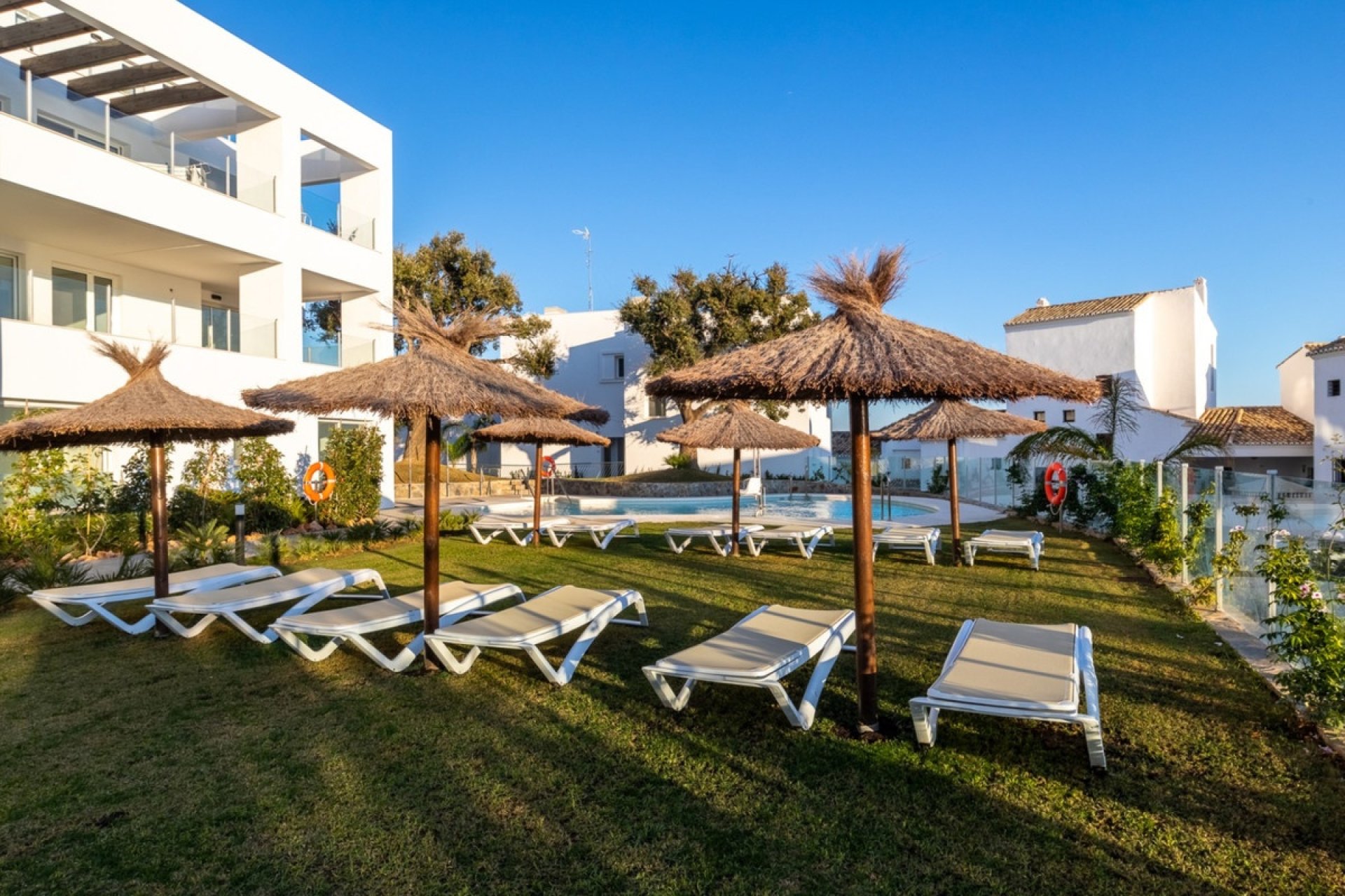 Resale - apartment - Marbella - Altos de los Monteros