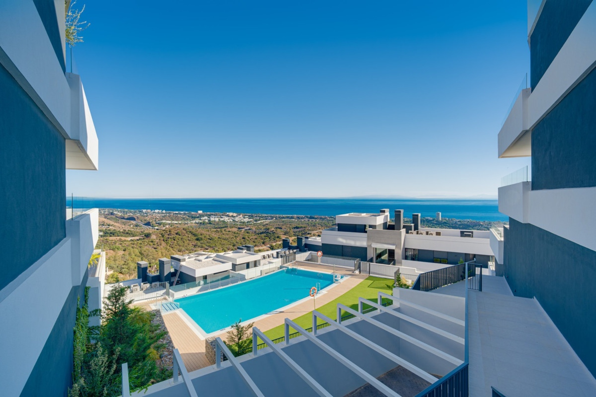 Resale - apartment - Marbella - Altos de los Monteros