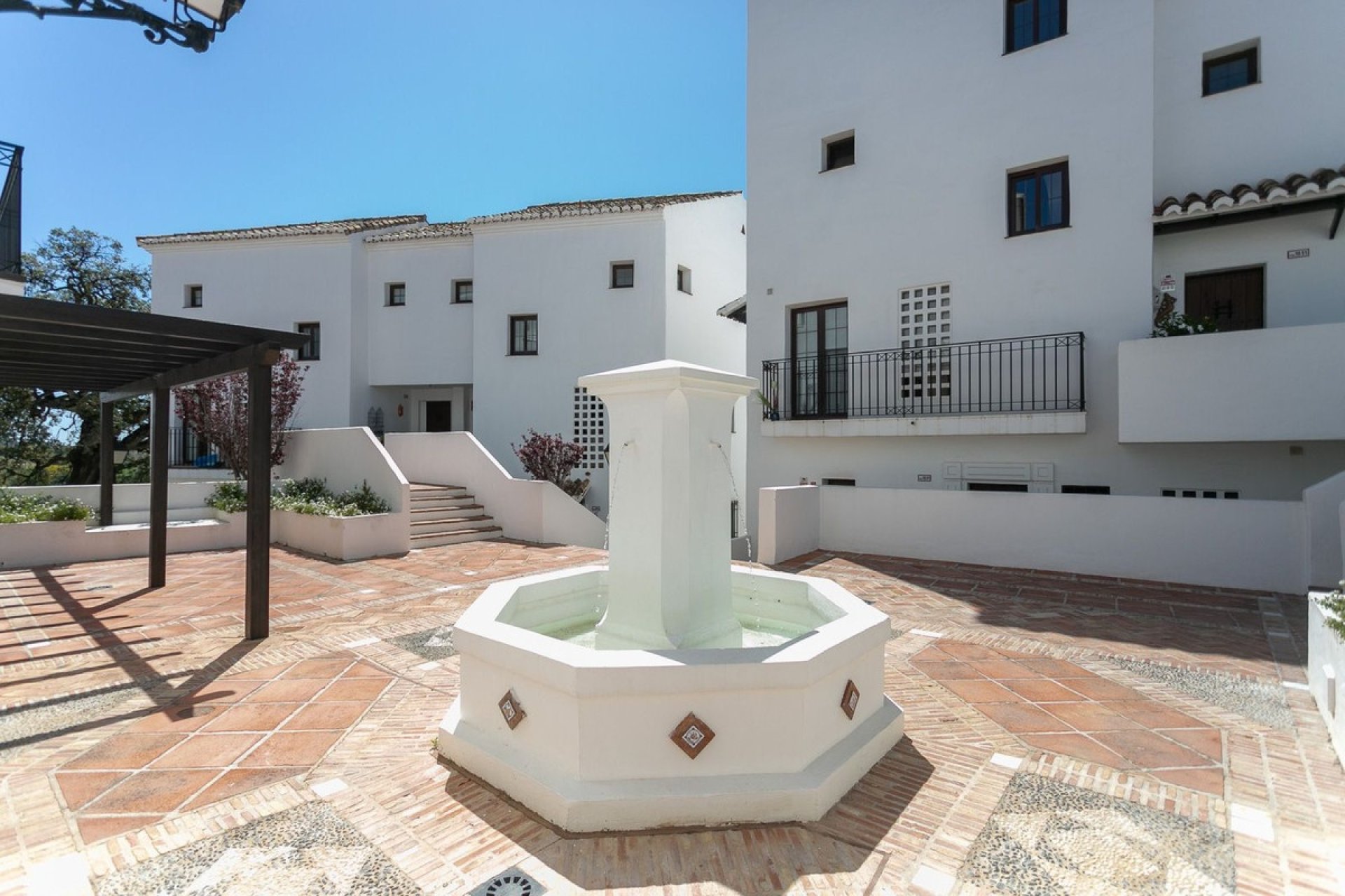 Resale - apartment - Marbella - Altos de los Monteros