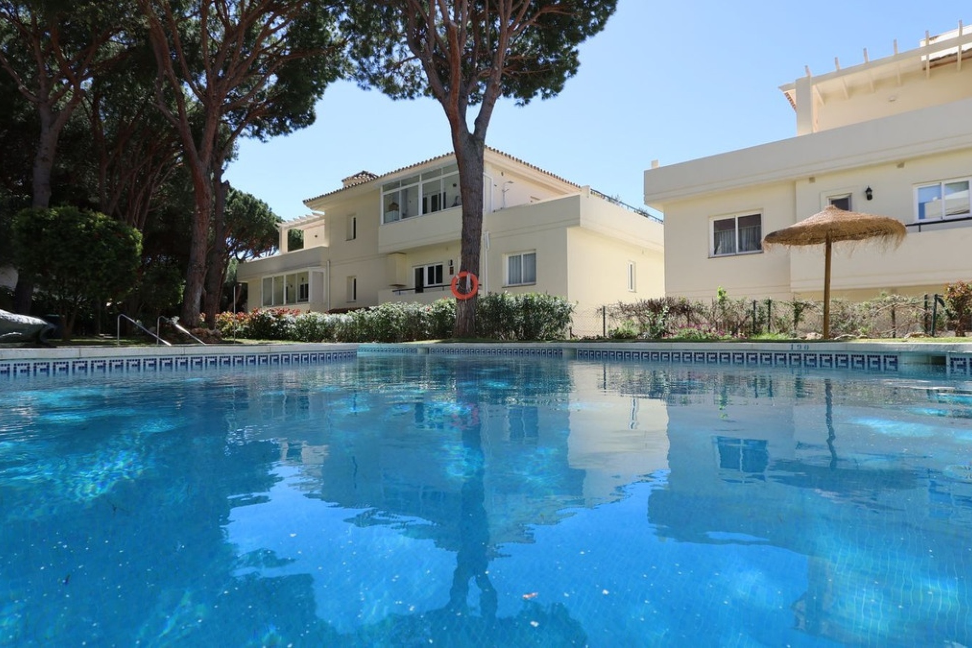 Resale - apartment - Marbella - Artola