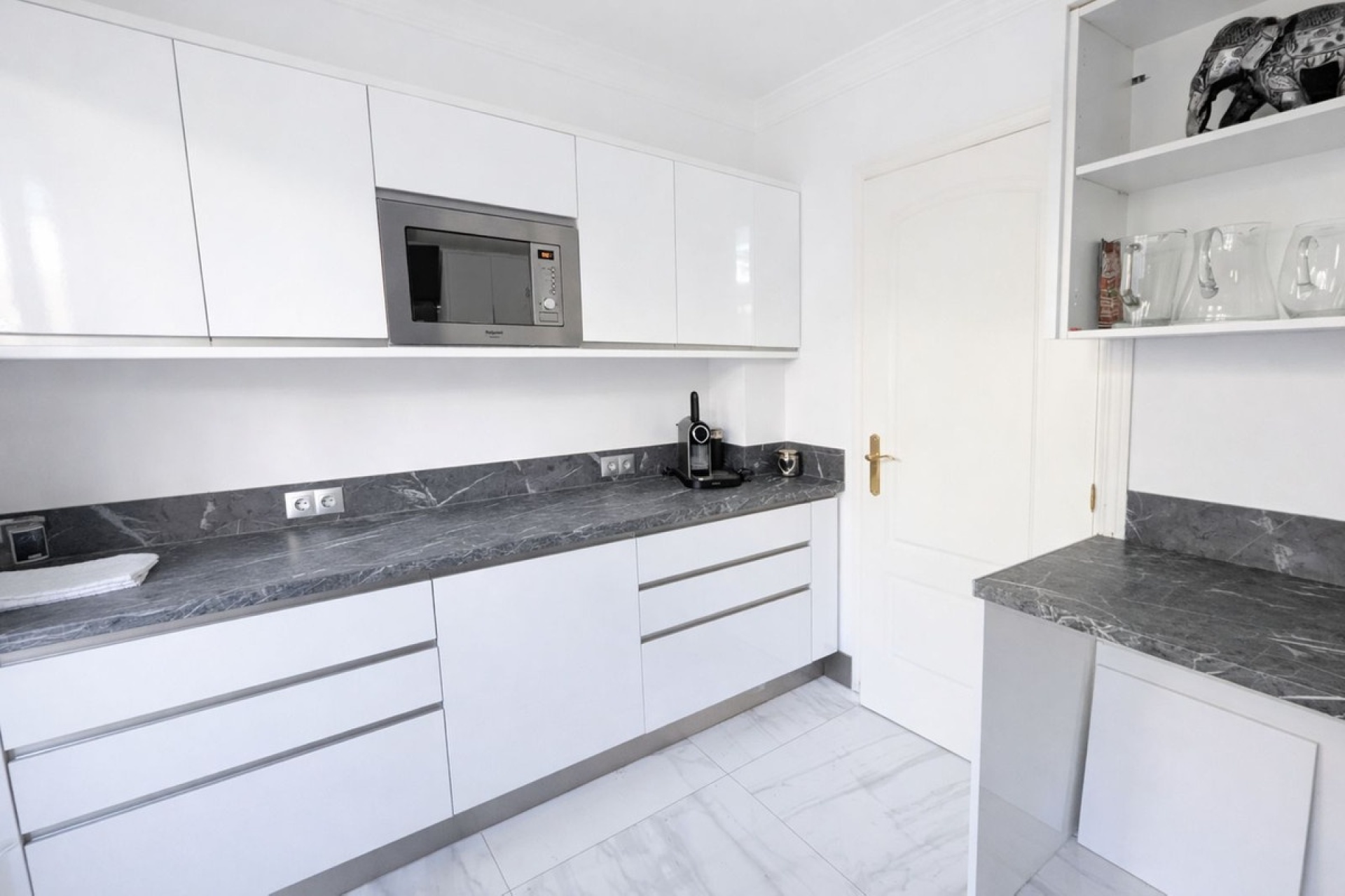 Resale - apartment - Marbella - Artola