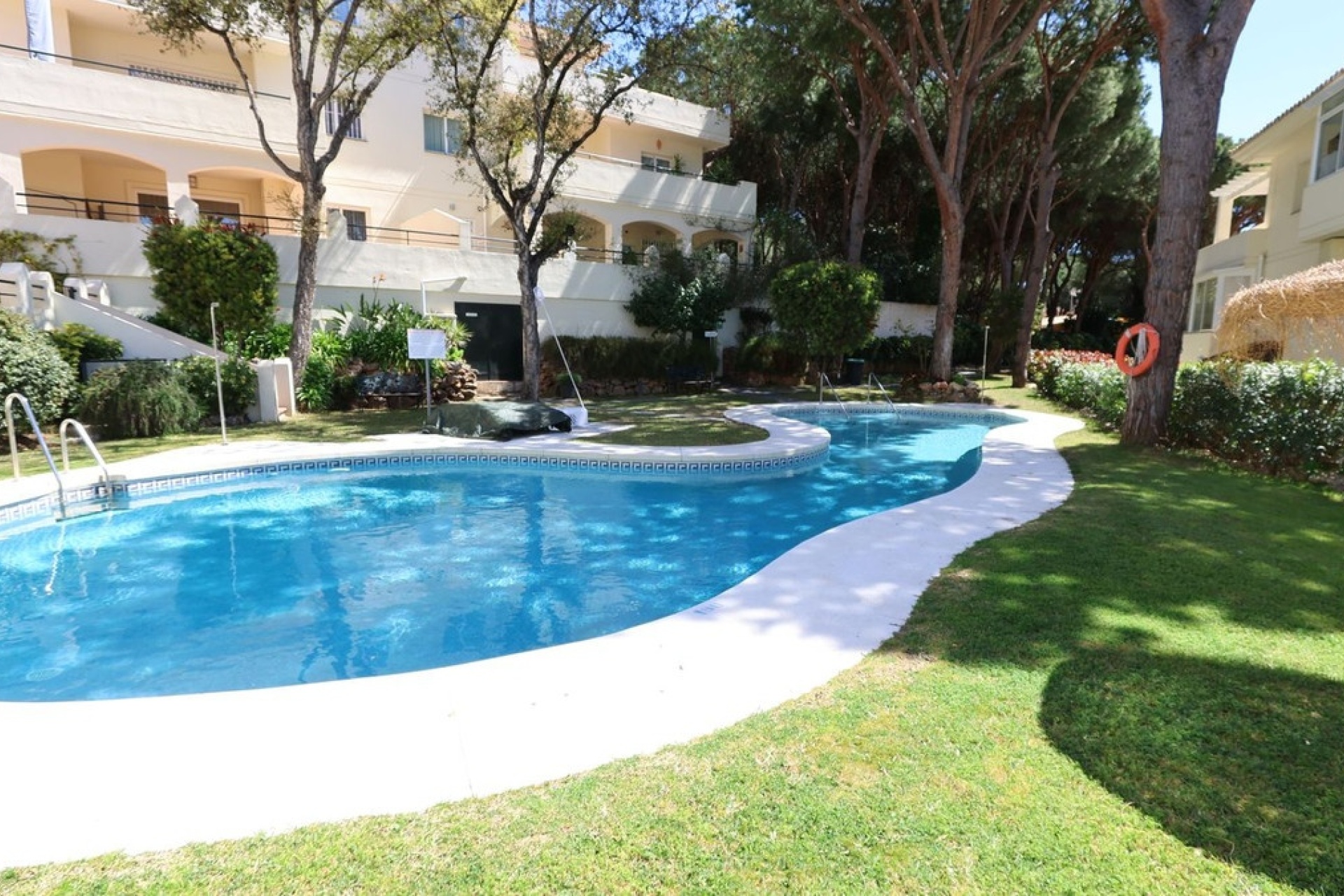 Resale - apartment - Marbella - Artola