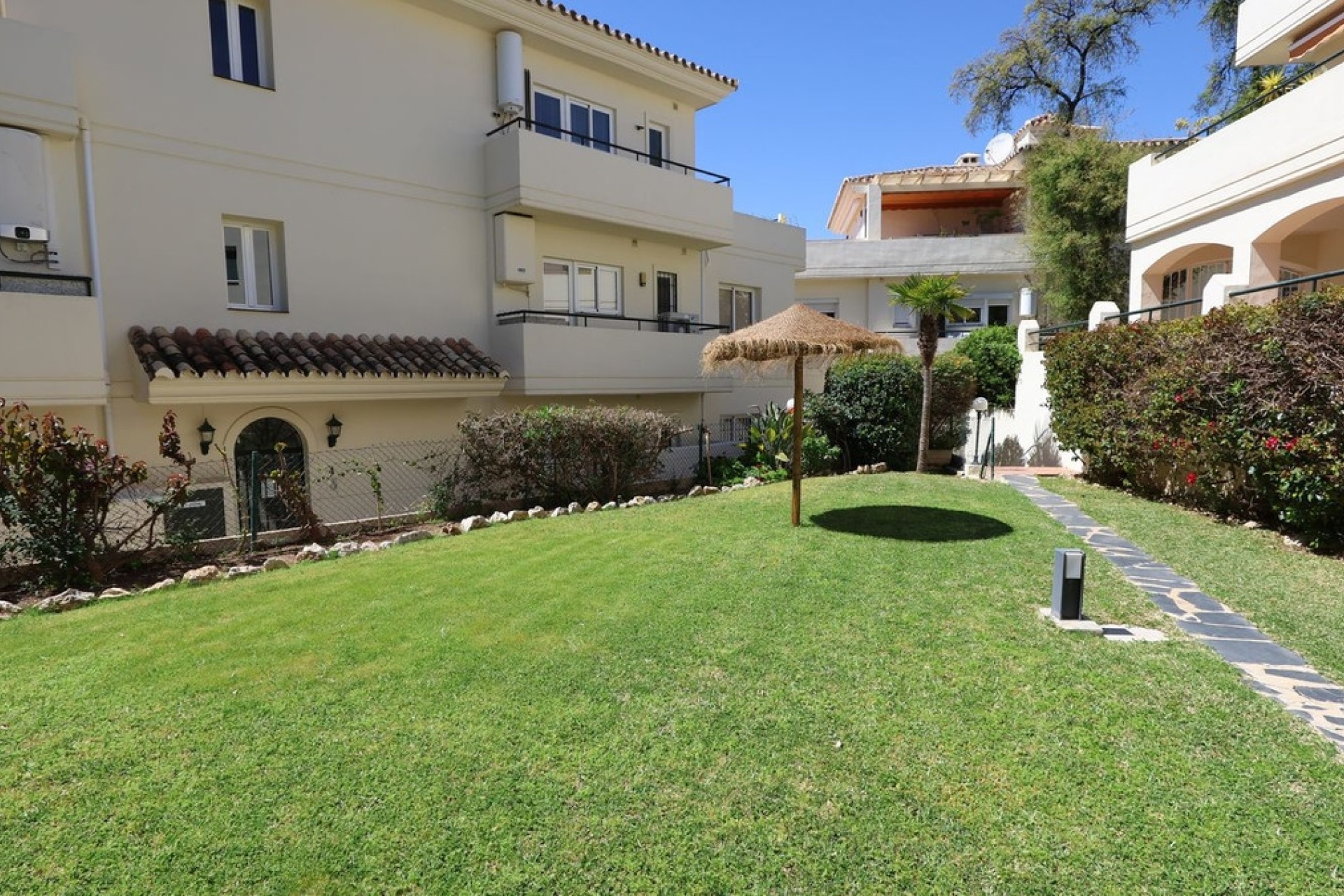 Resale - apartment - Marbella - Artola