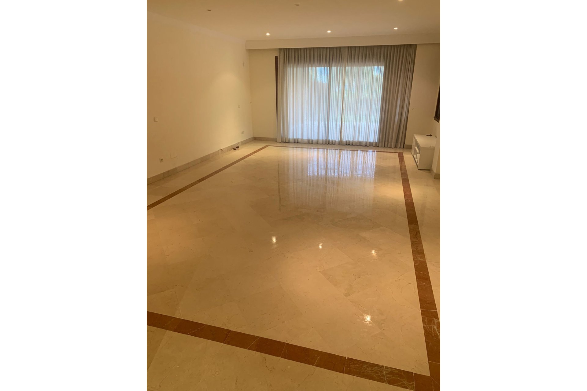Resale - apartment - Marbella - Bahía de Marbella