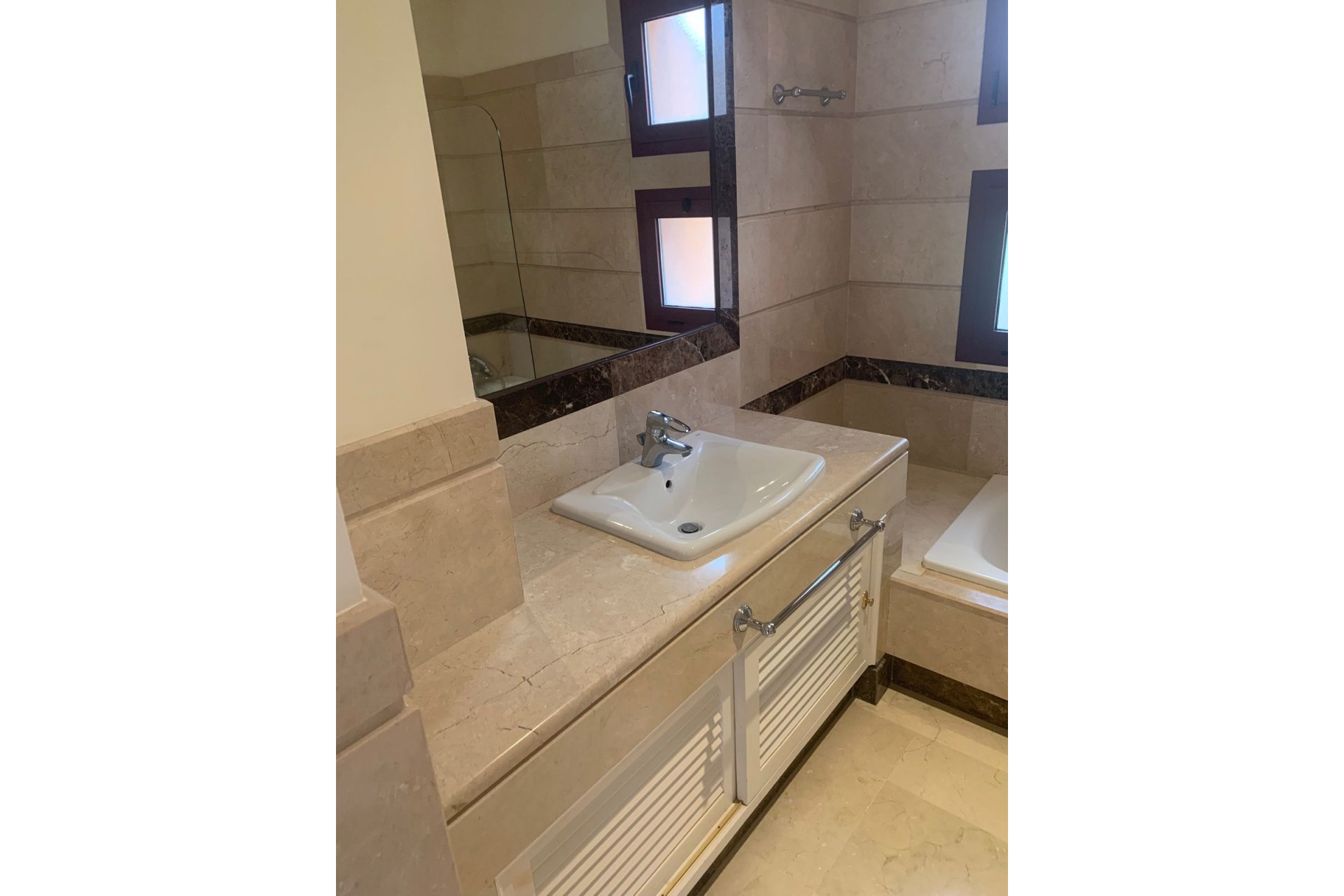 Resale - apartment - Marbella - Bahía de Marbella