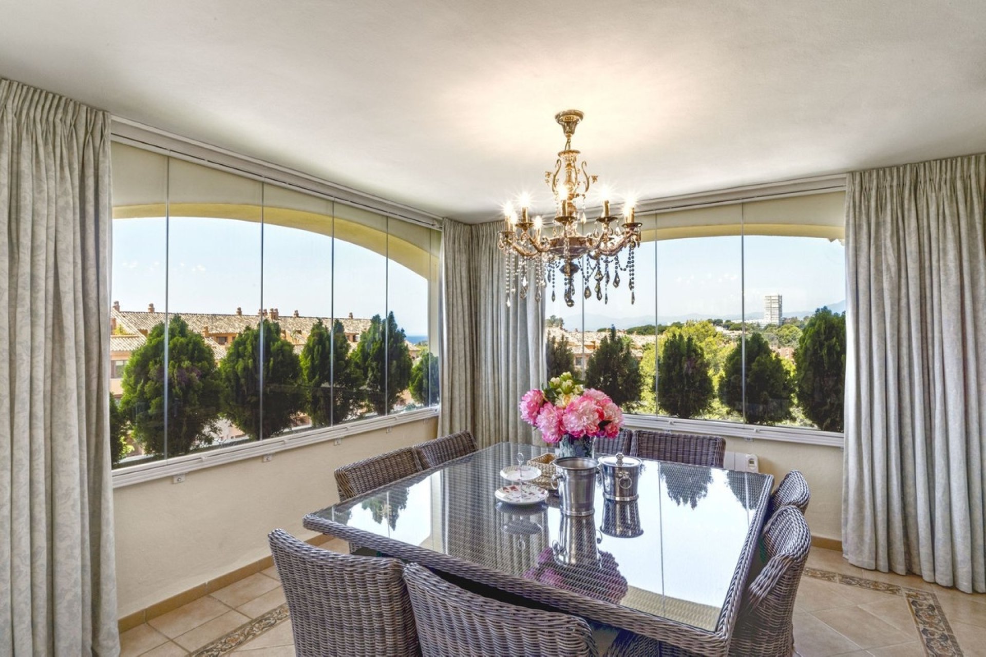 Resale - apartment - Marbella - Bahía de Marbella