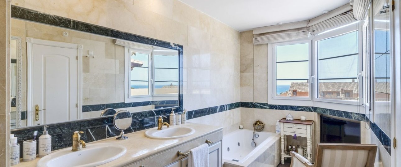 Resale - apartment - Marbella - Bahía de Marbella