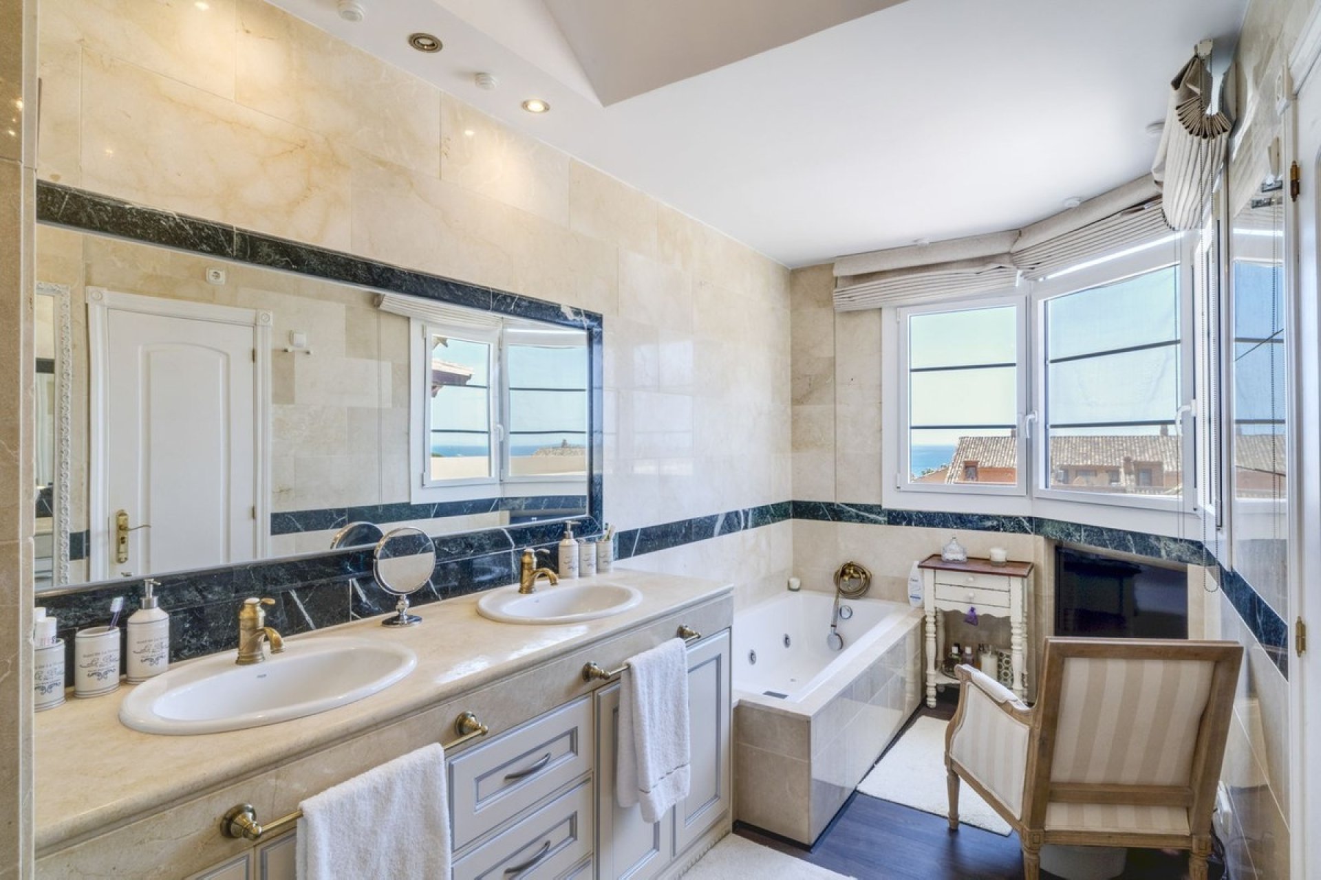Resale - apartment - Marbella - Bahía de Marbella