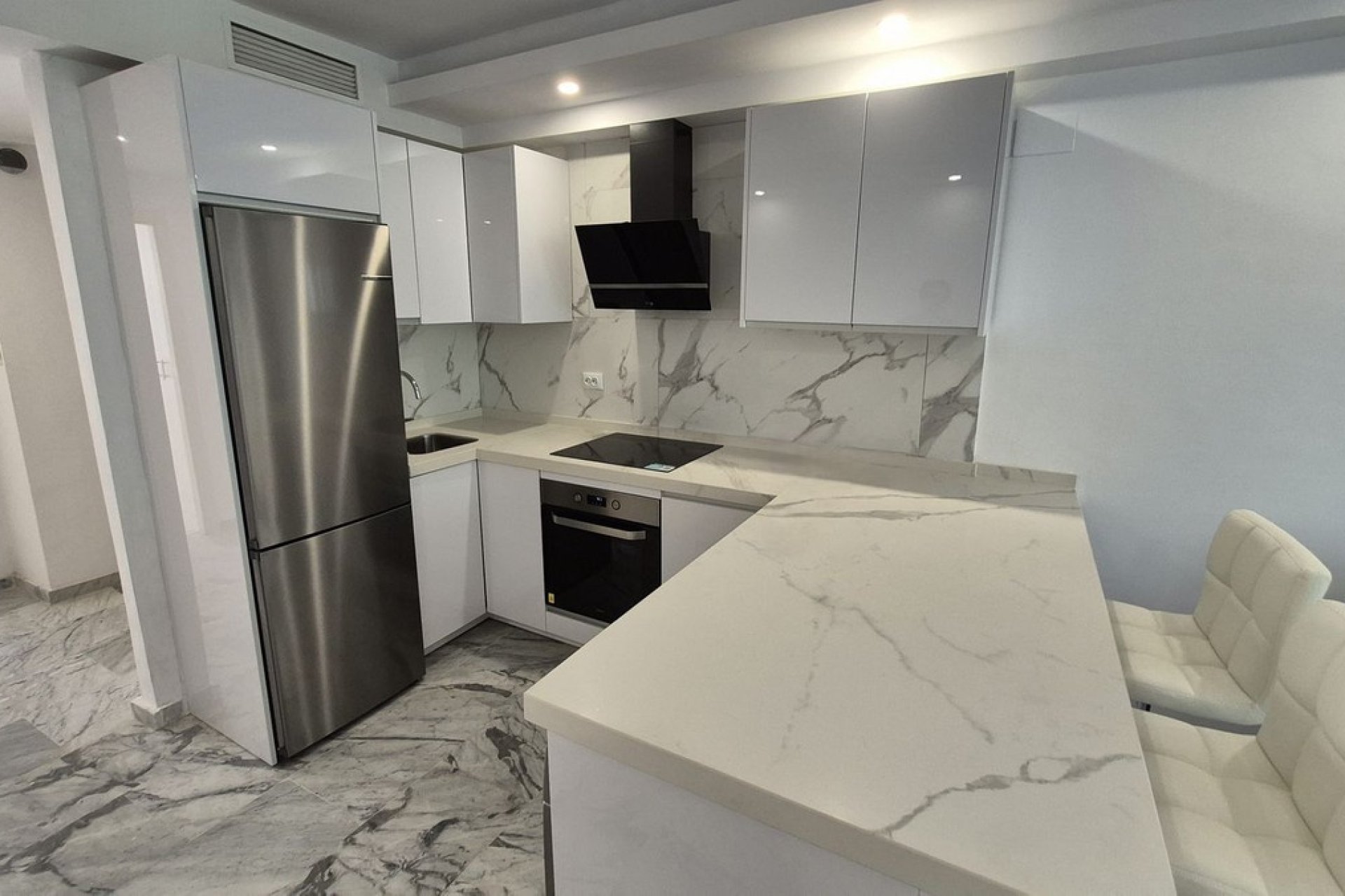 Resale - apartment - Marbella - Bahía de Marbella