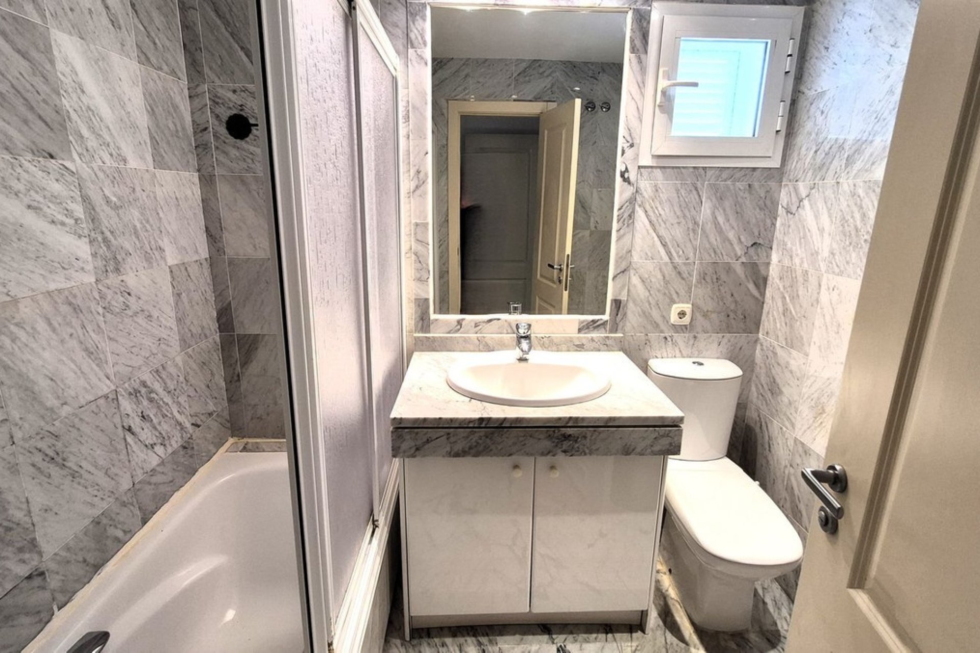 Resale - apartment - Marbella - Bahía de Marbella