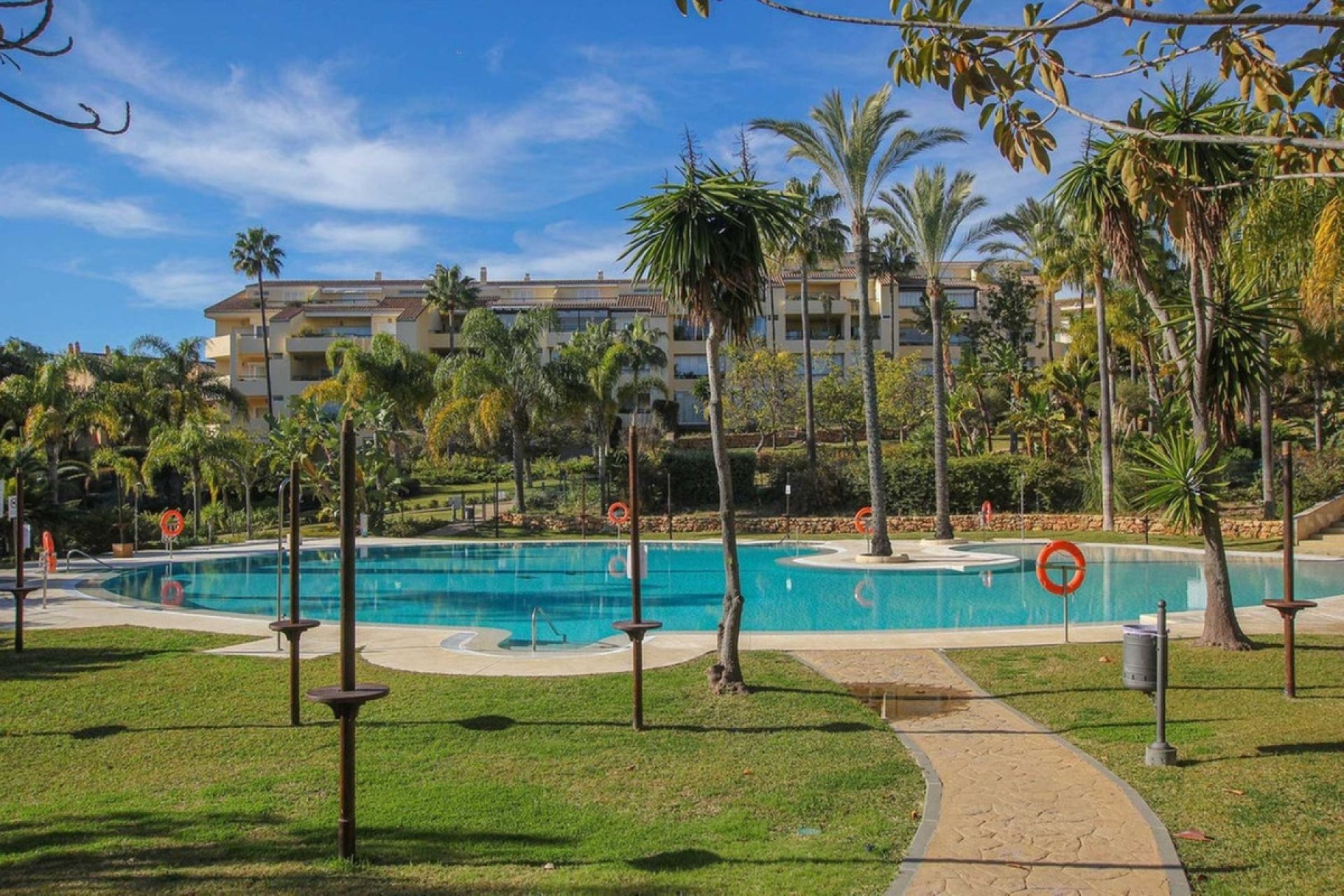 Resale - apartment - Marbella - Bahía de Marbella