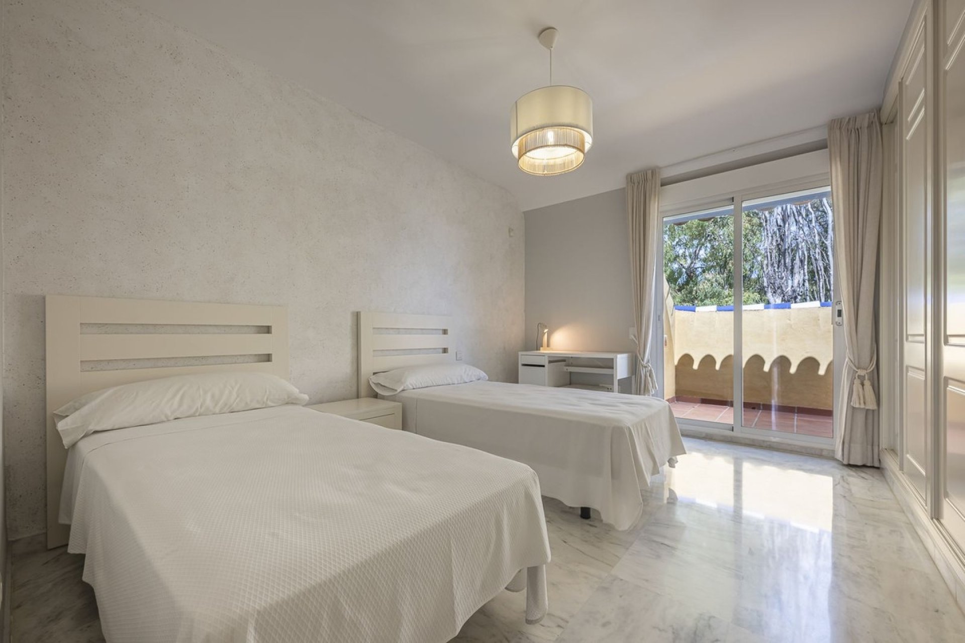 Resale - apartment - Marbella - Bahía de Marbella