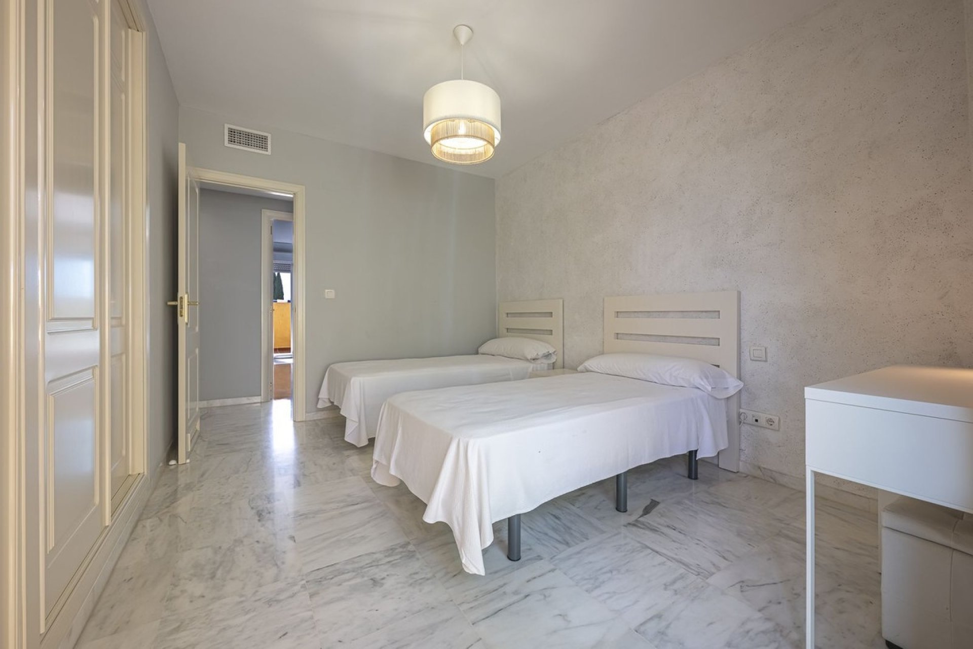 Resale - apartment - Marbella - Bahía de Marbella