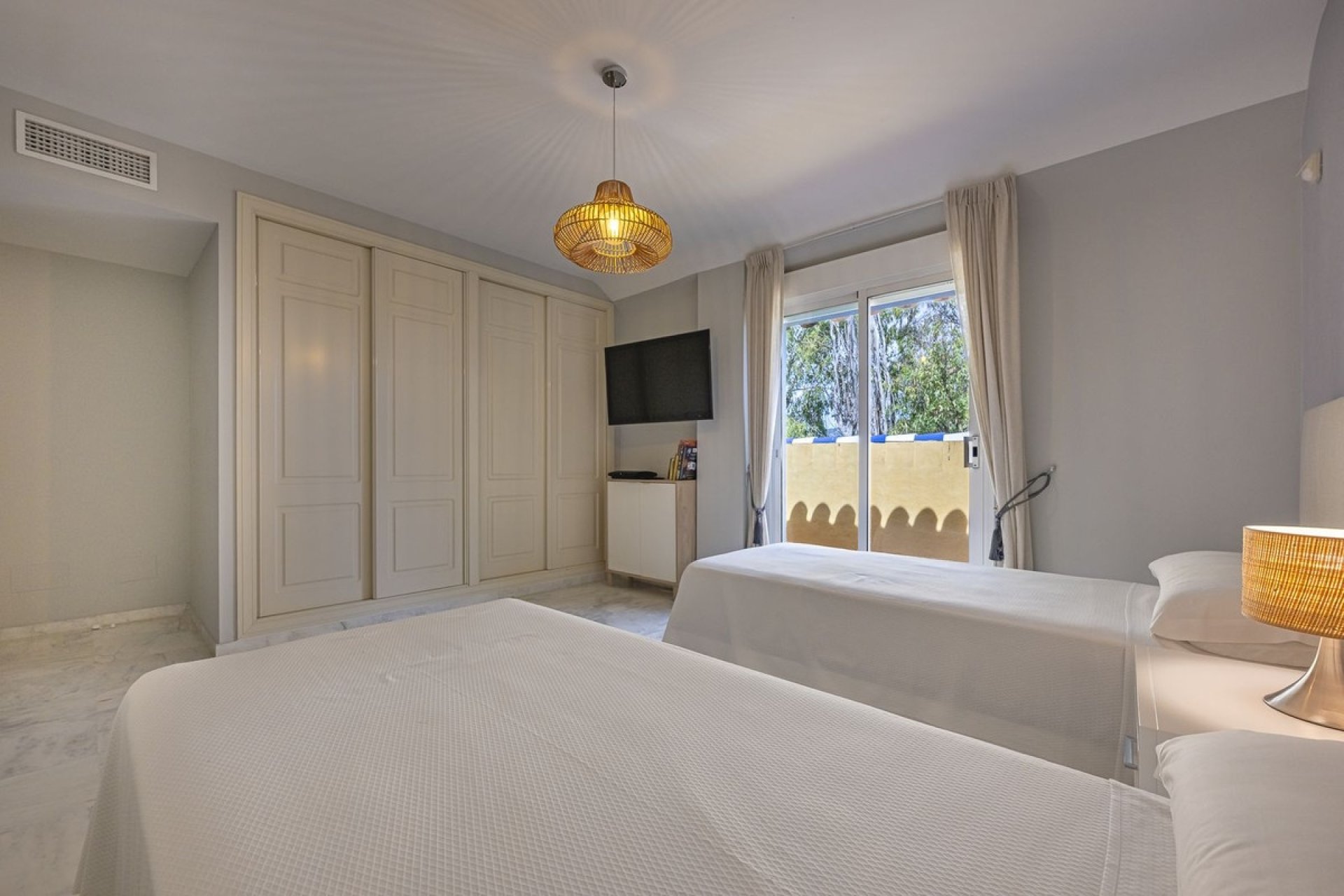 Resale - apartment - Marbella - Bahía de Marbella