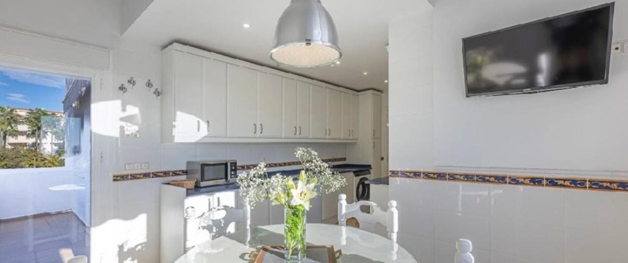 Resale - apartment - Marbella - Bahía de Marbella