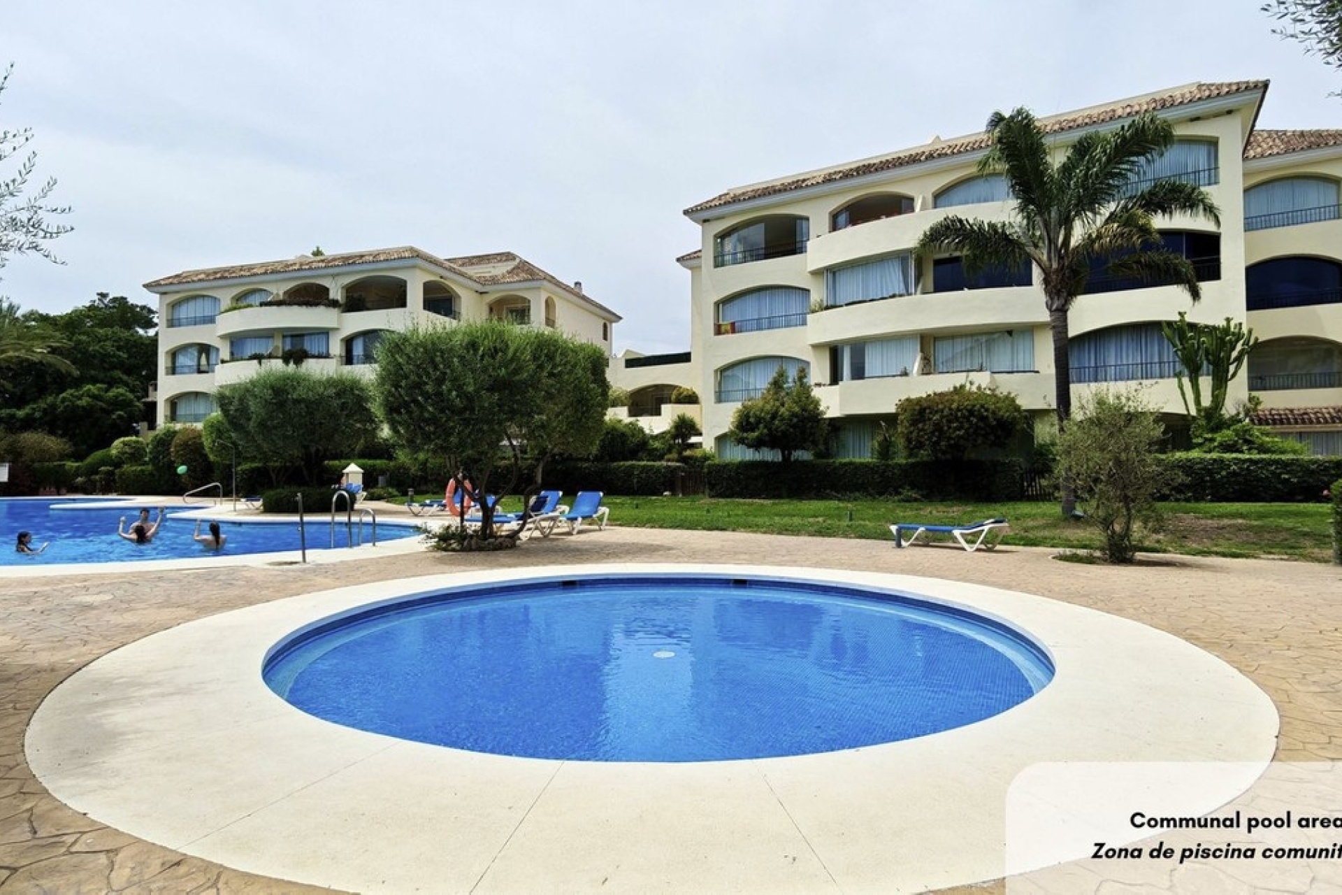 Resale - apartment - Marbella - Bahía de Marbella