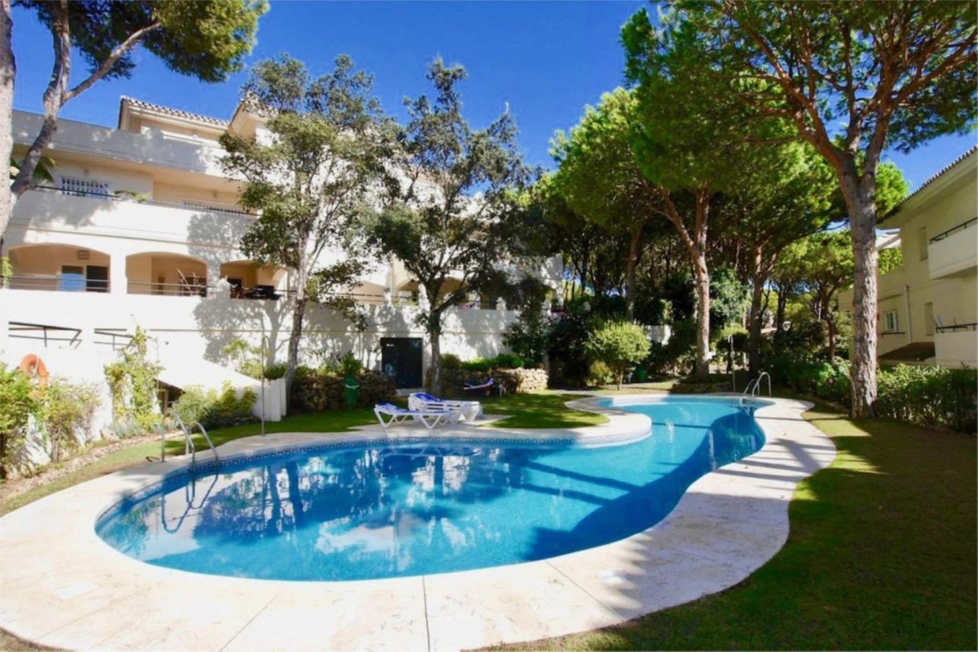 Resale - apartment - Marbella - Cabopino