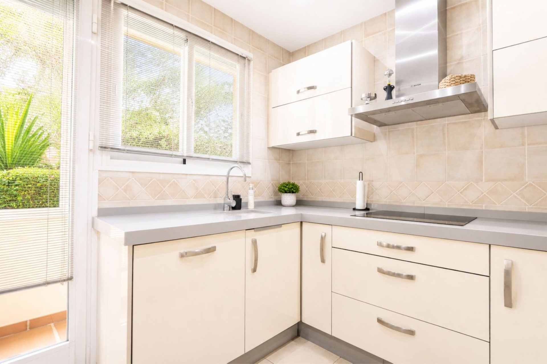 Resale - apartment - Marbella - Cabopino