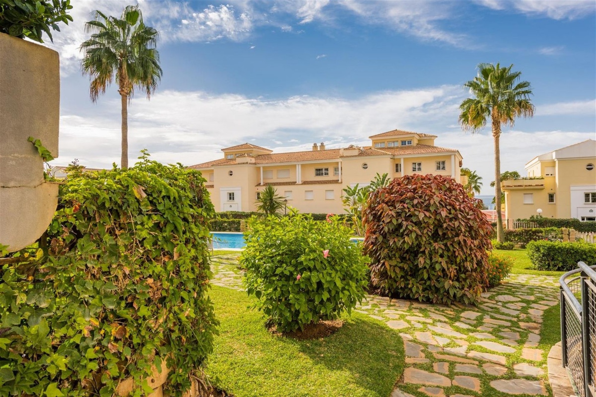 Resale - apartment - Marbella - Cabopino