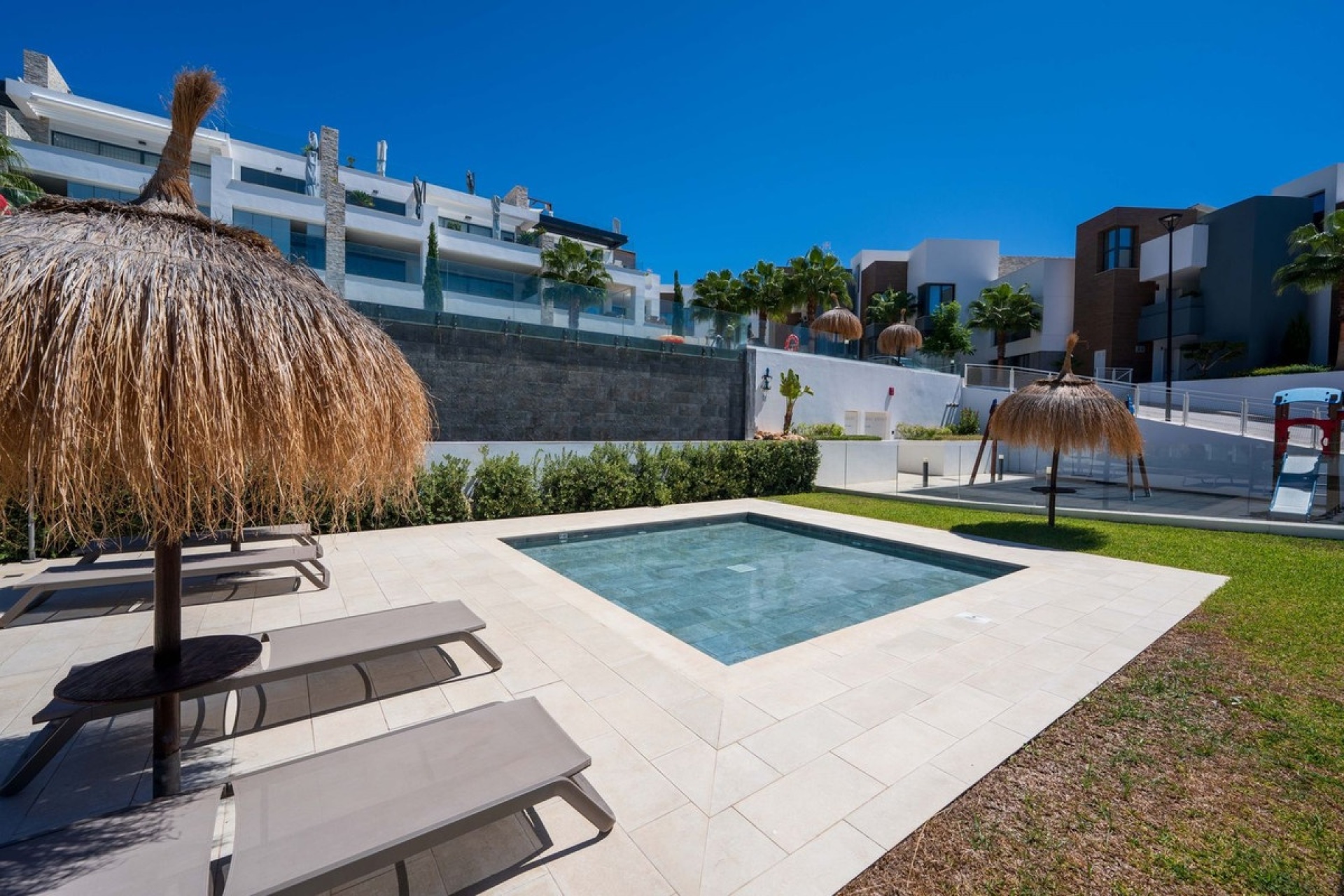 Resale - apartment - Marbella - Cabopino