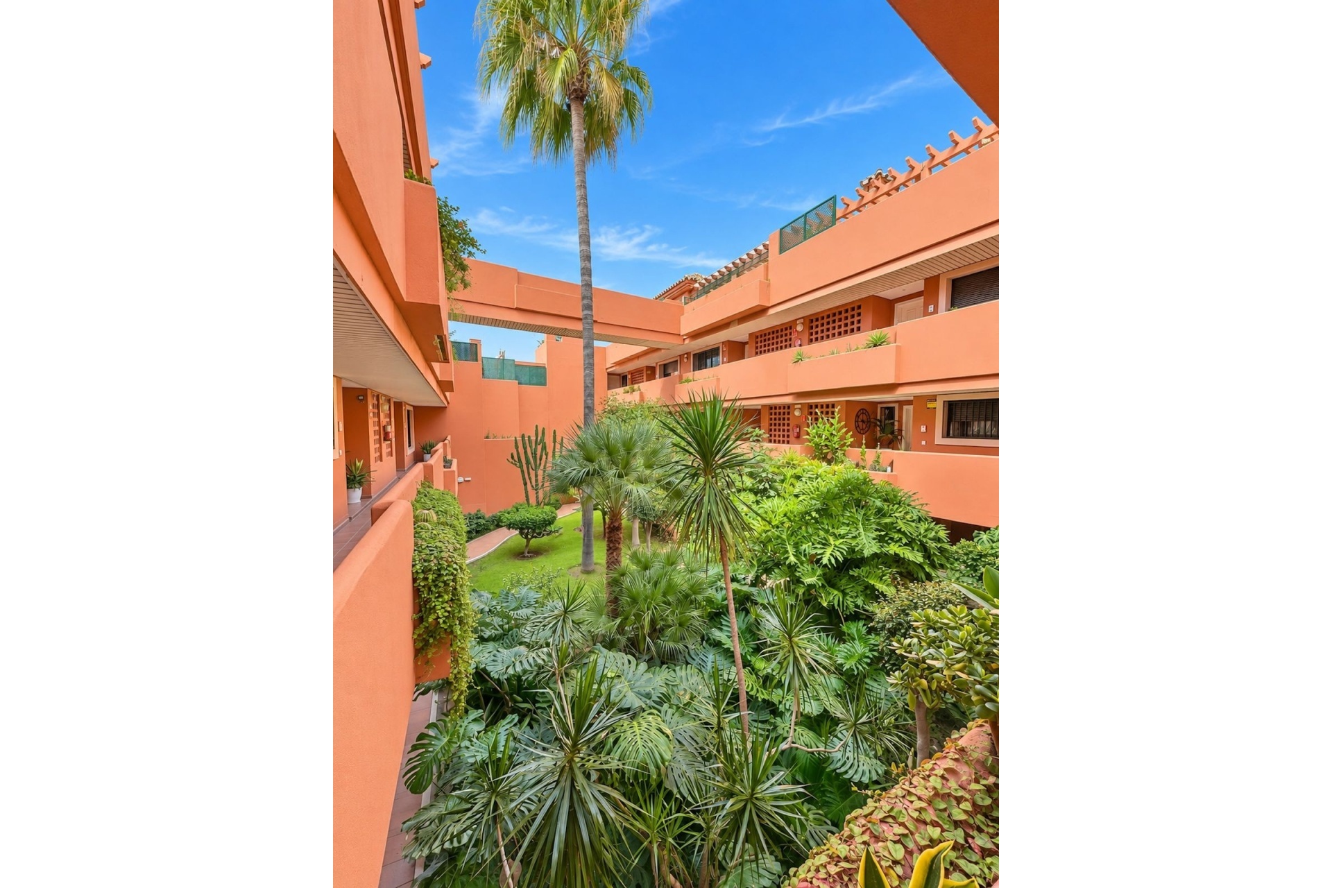 Resale - apartment - Marbella - Cabopino