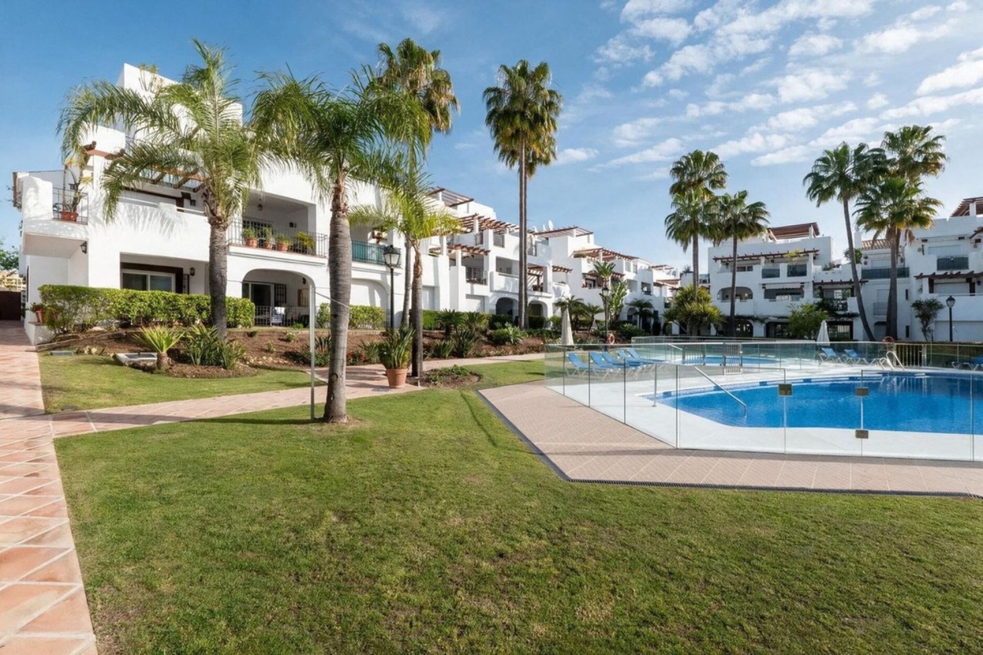 Resale - apartment - Marbella - Cortijo Blanco