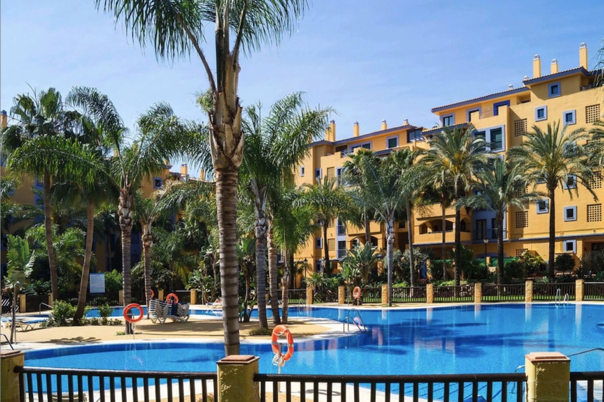 Resale - apartment - Marbella - Cortijo Blanco