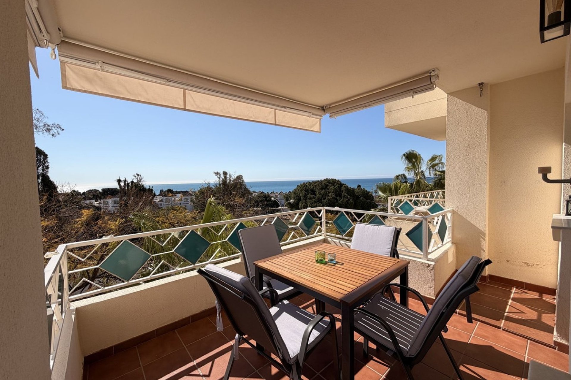 Resale - apartment - Marbella - Costabella