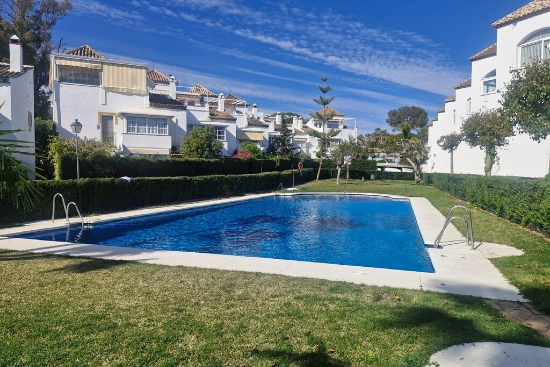 Resale - apartment - Marbella - Costabella