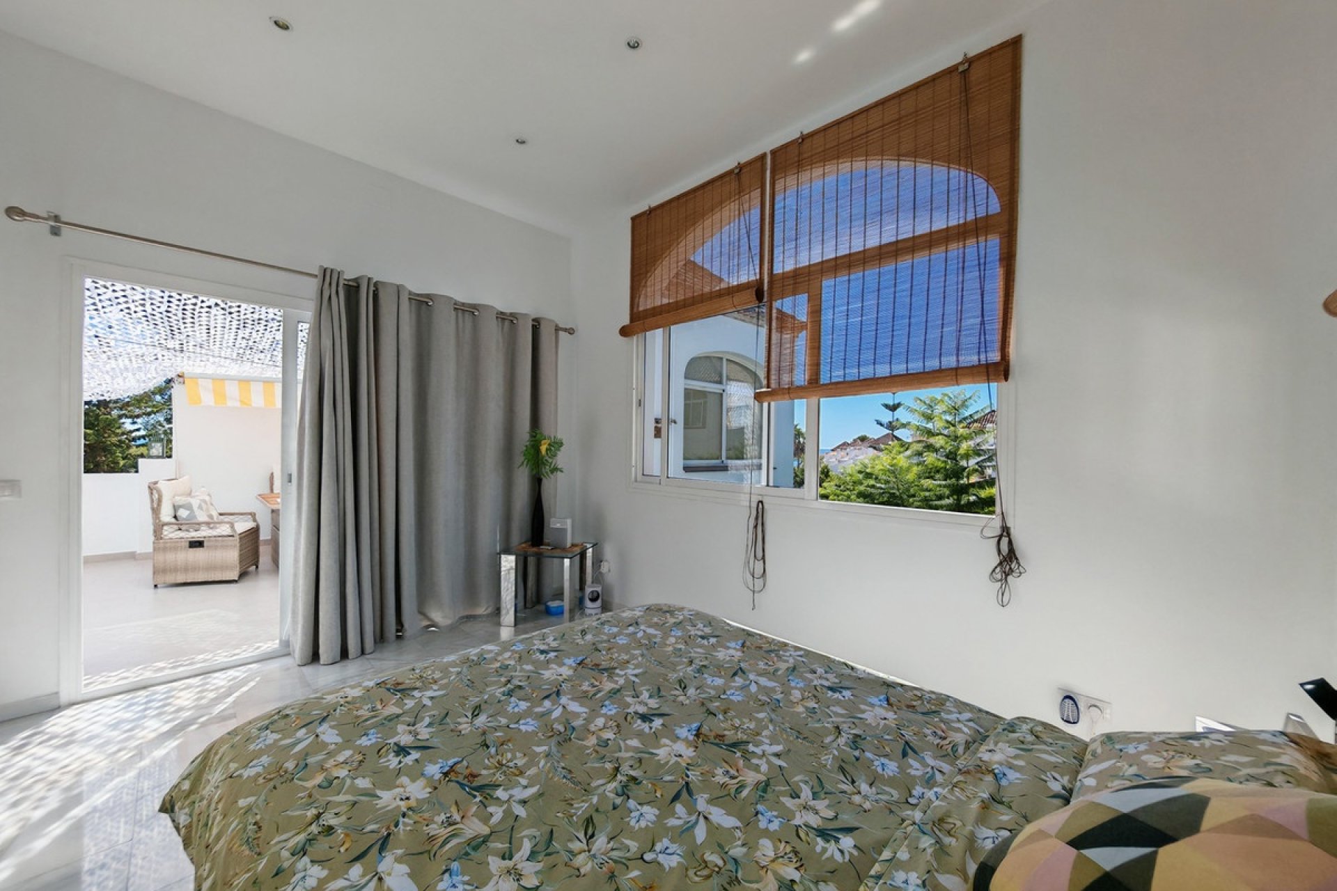 Resale - apartment - Marbella - Costabella