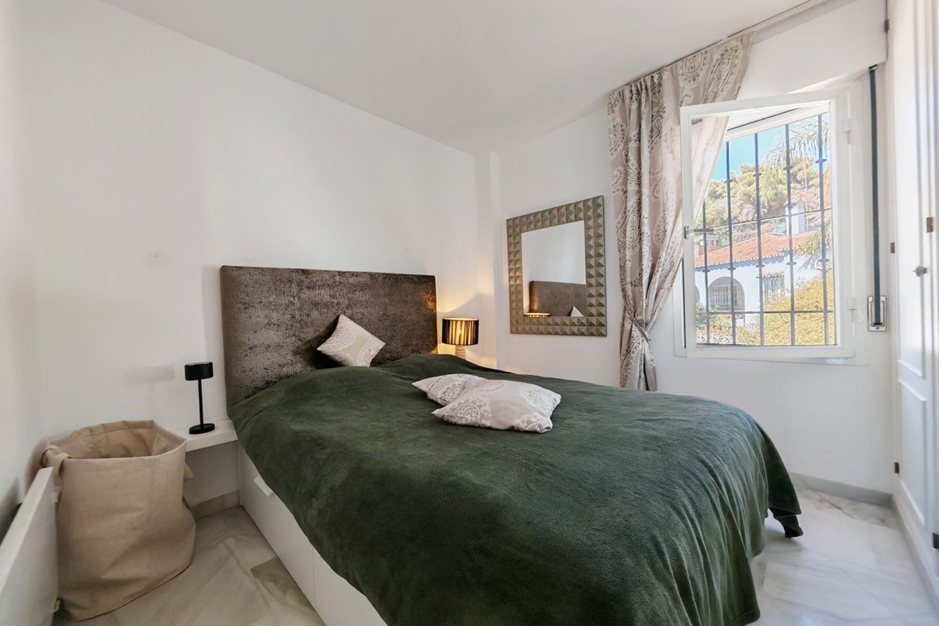 Resale - apartment - Marbella - Costabella