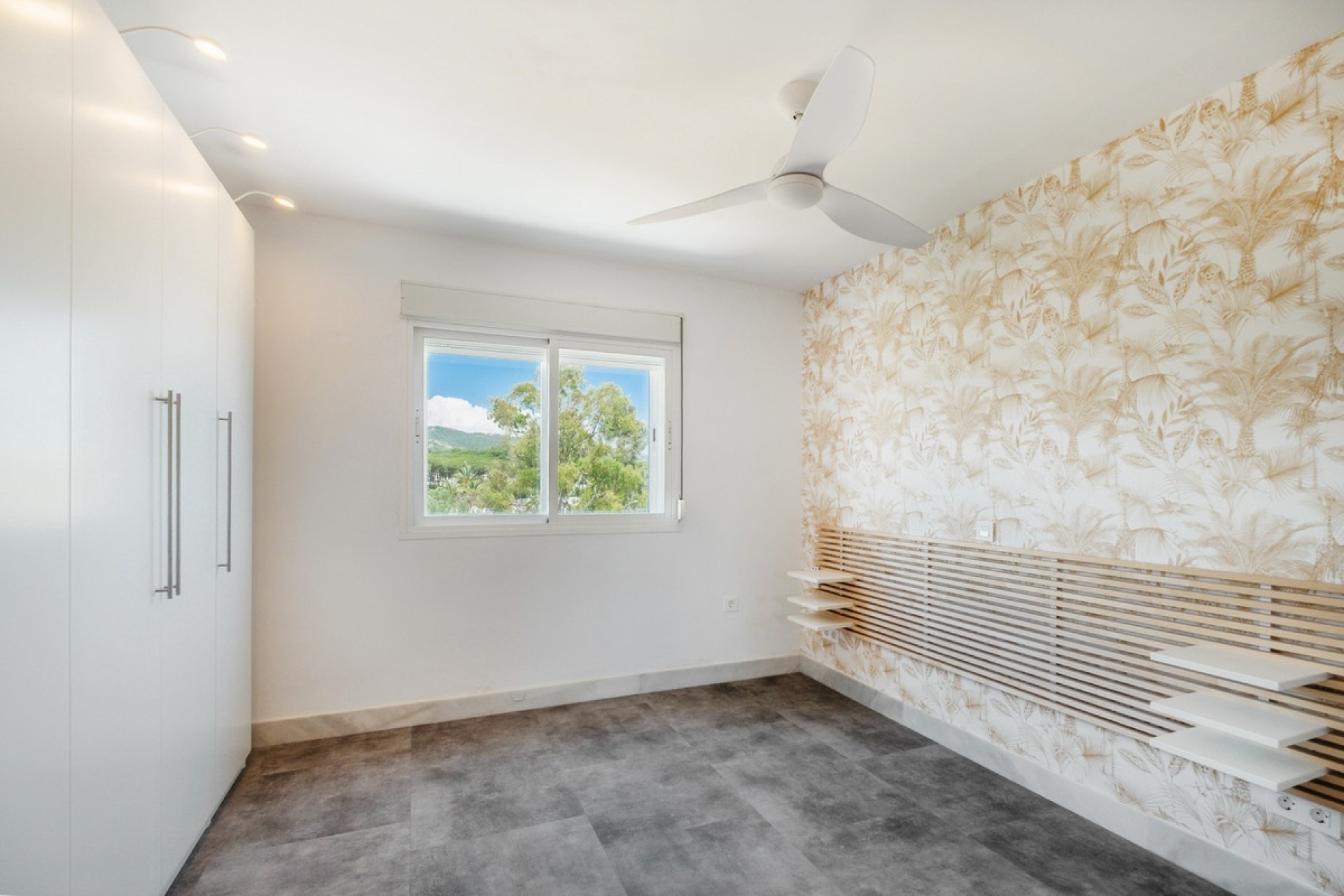 Resale - apartment - Marbella - Costabella