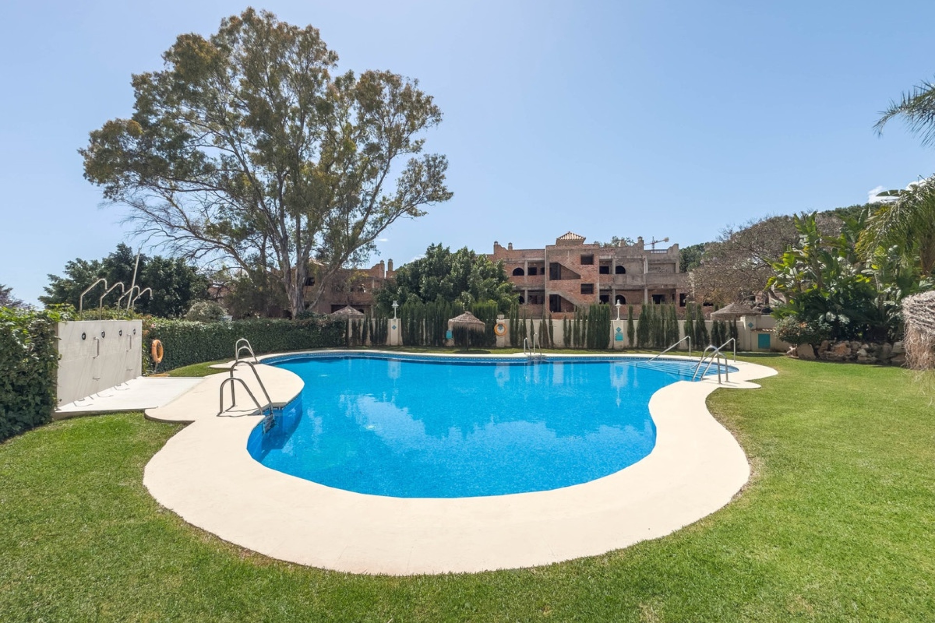 Resale - apartment - Marbella - Costabella