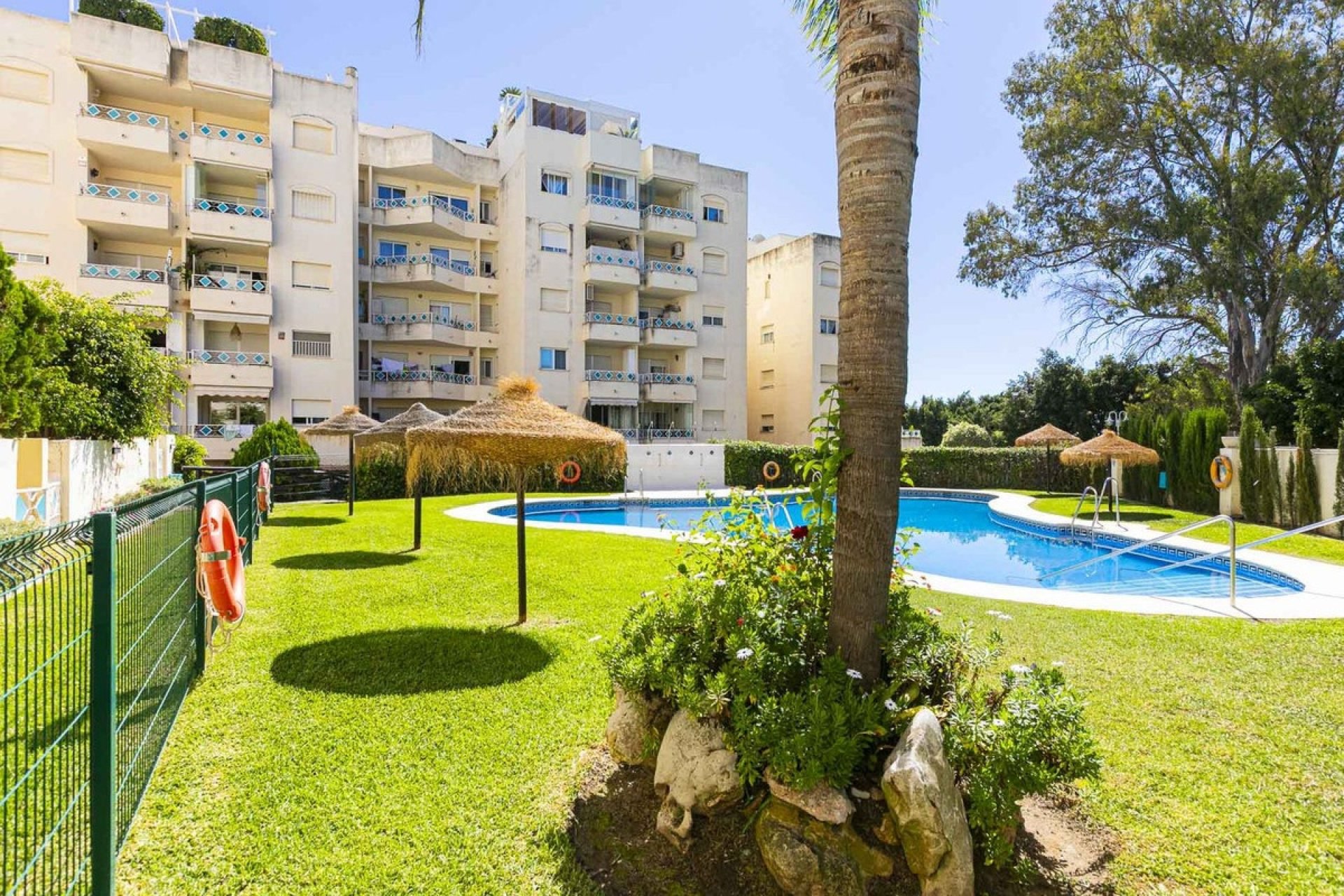 Resale - apartment - Marbella - Costabella