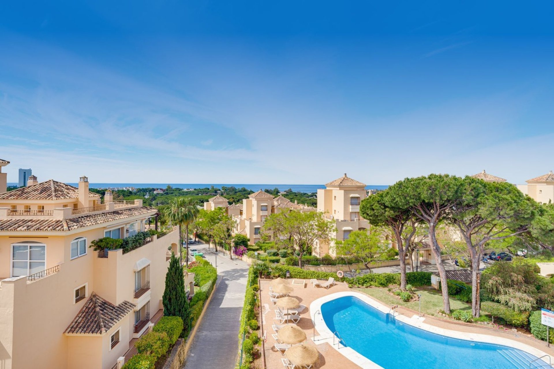 Resale - apartment - Marbella - Elviria