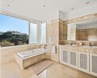 Resale - apartment - Marbella - Elviria