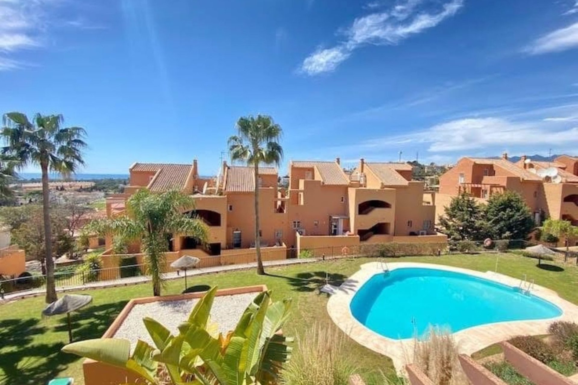 Resale - apartment - Marbella - Elviria