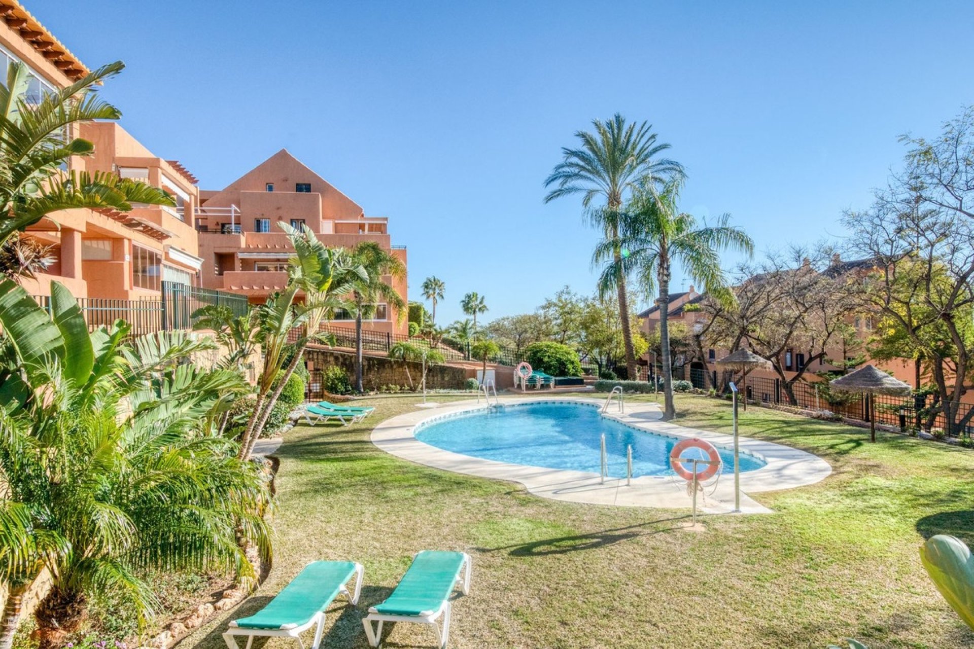 Resale - apartment - Marbella - Elviria