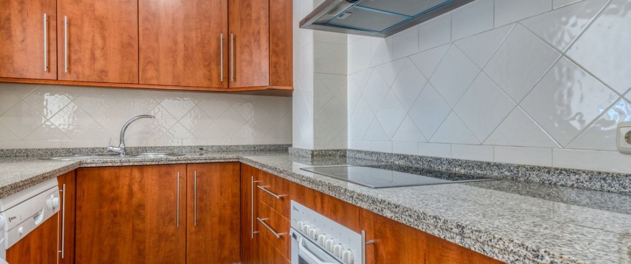 Resale - apartment - Marbella - Elviria