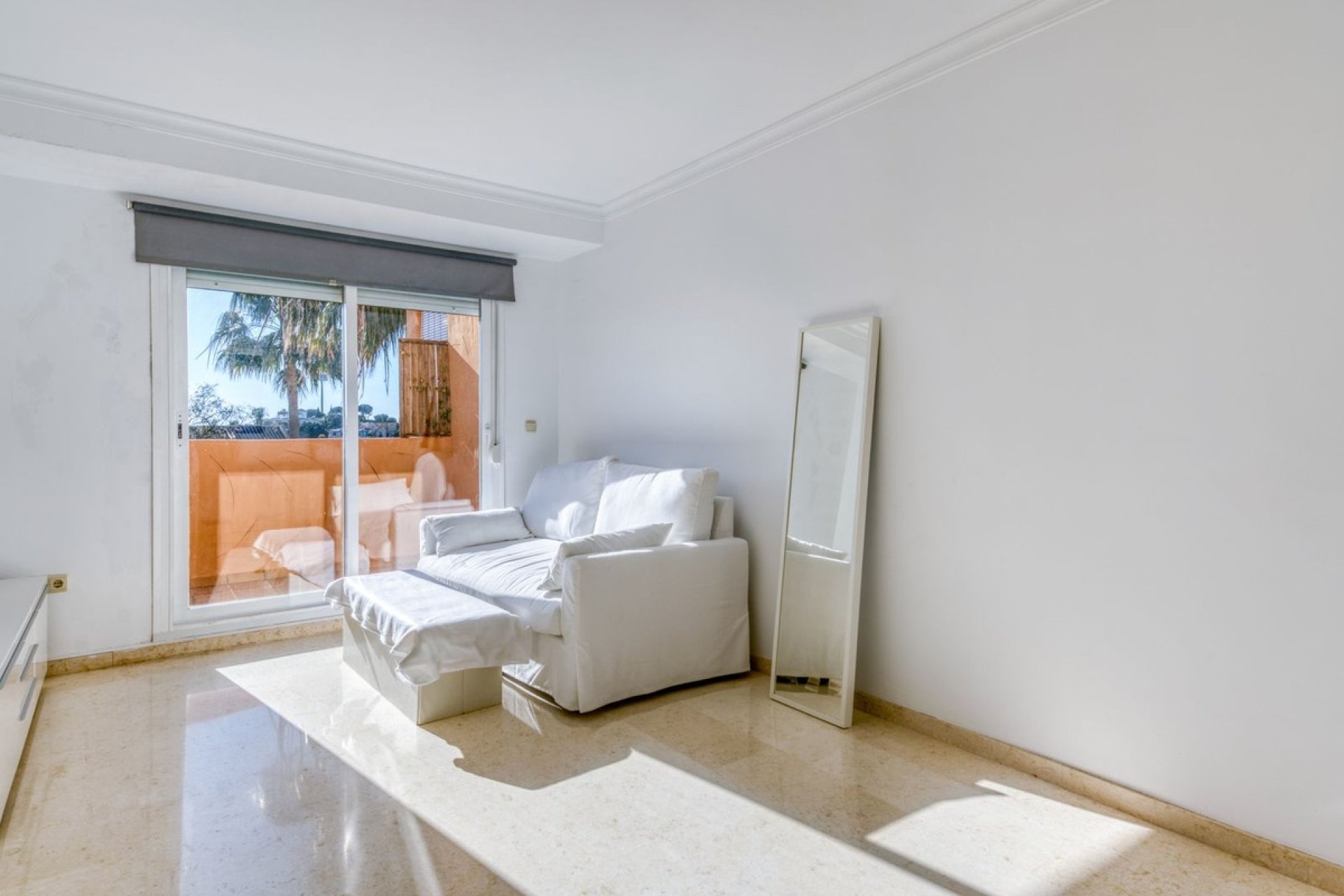 Resale - apartment - Marbella - Elviria