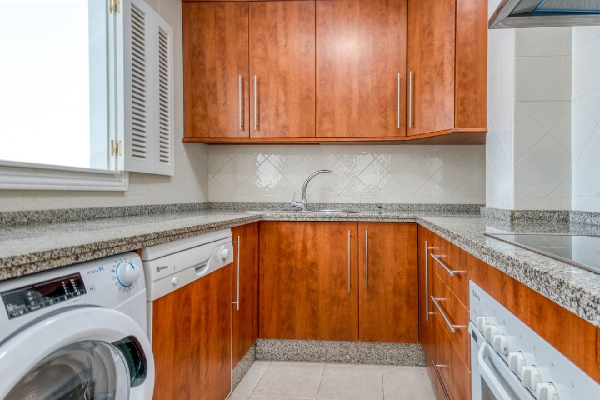 Resale - apartment - Marbella - Elviria