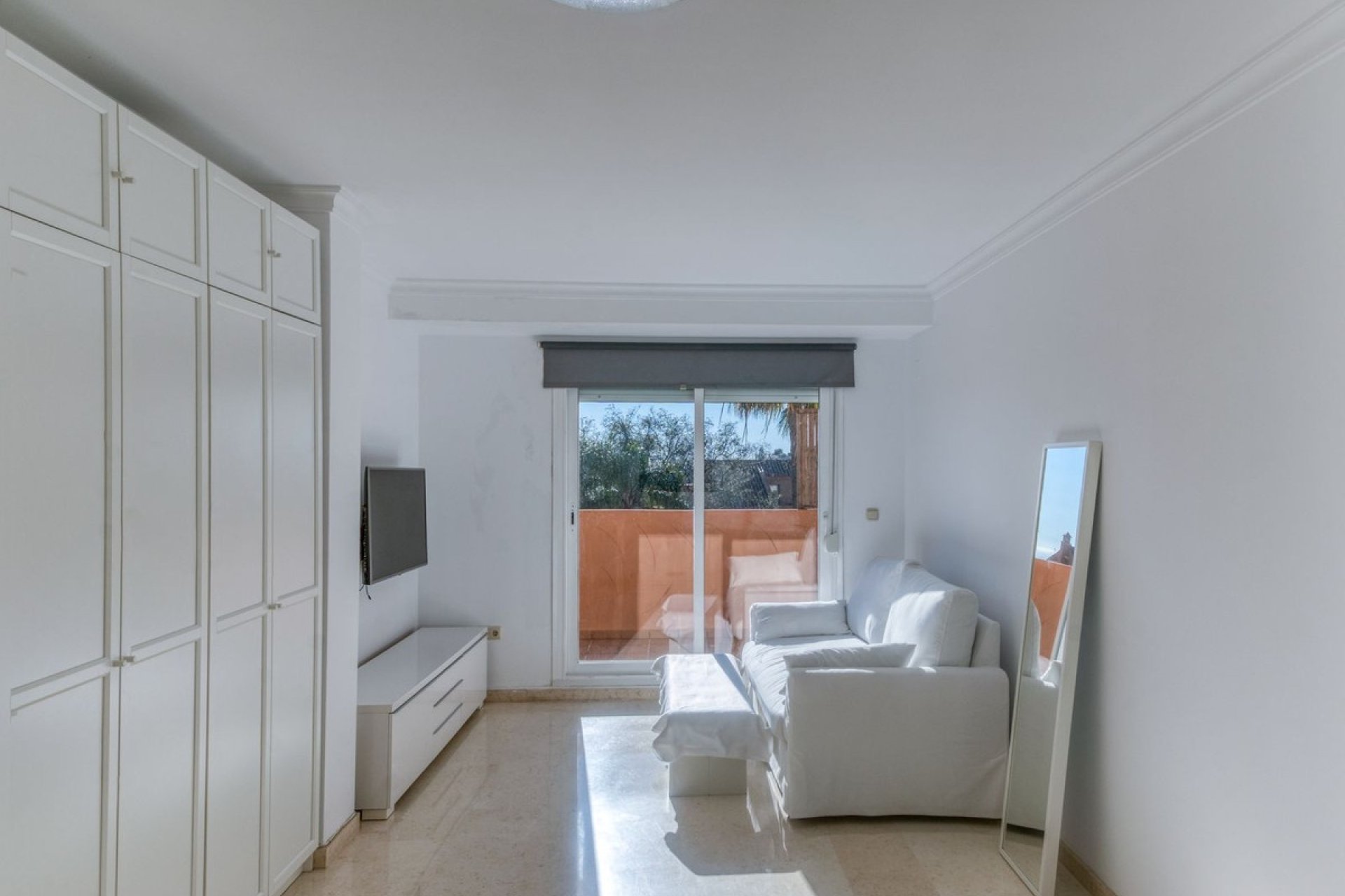 Resale - apartment - Marbella - Elviria